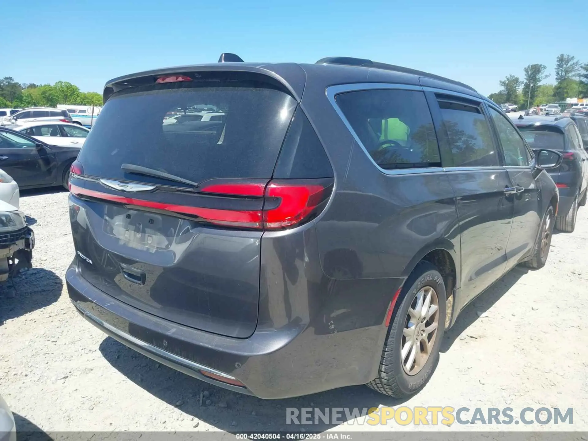 4 Photograph of a damaged car 2C4RC1BG0NR162013 CHRYSLER PACIFICA 2022