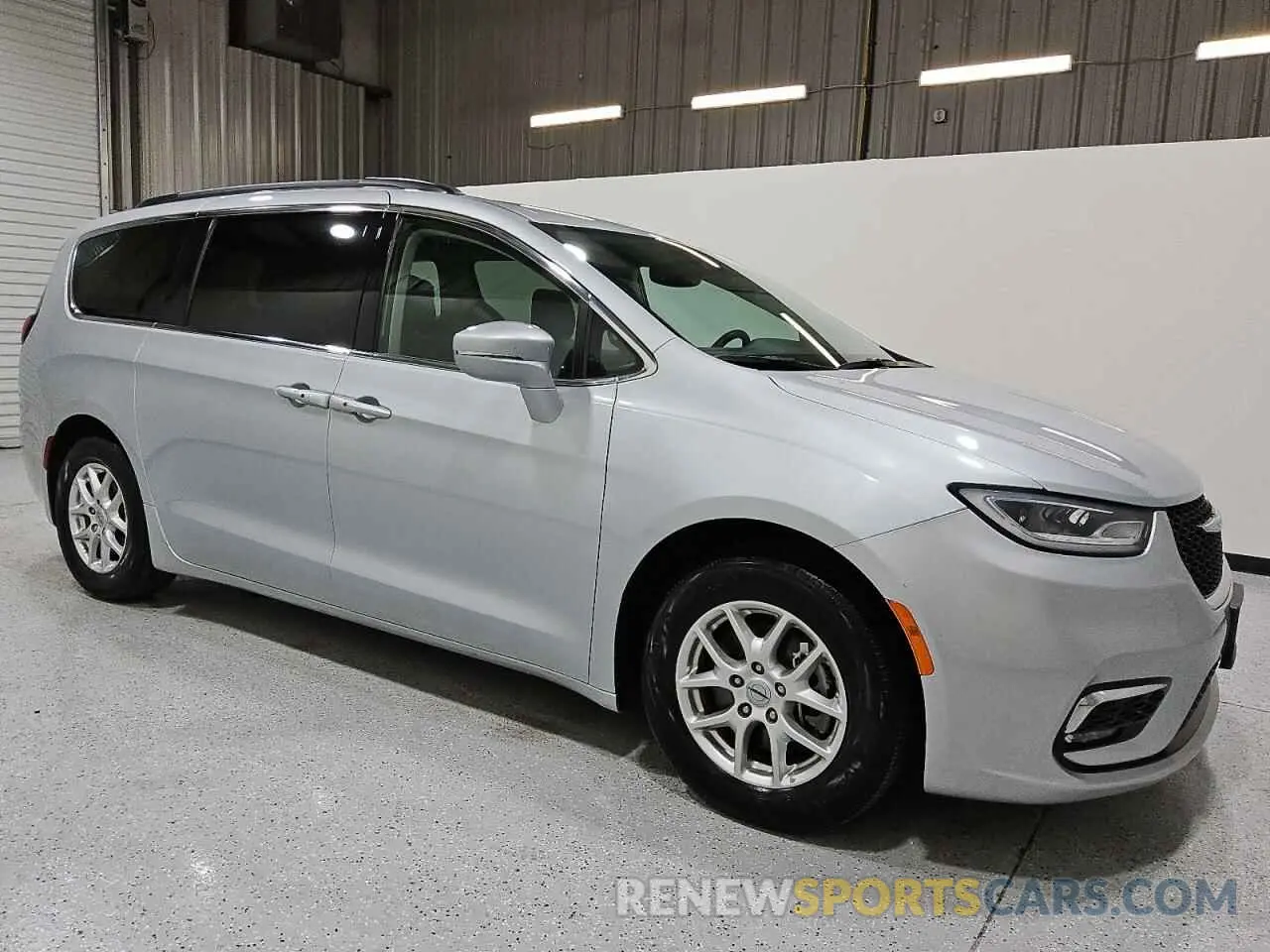 4 Photograph of a damaged car 2C4RC1BG0NR167373 CHRYSLER PACIFICA 2022