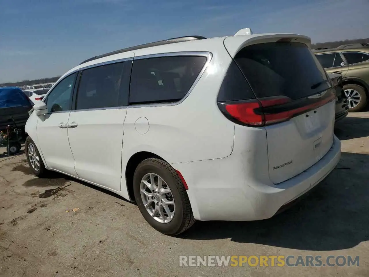 2 Photograph of a damaged car 2C4RC1BG0NR198476 CHRYSLER PACIFICA 2022