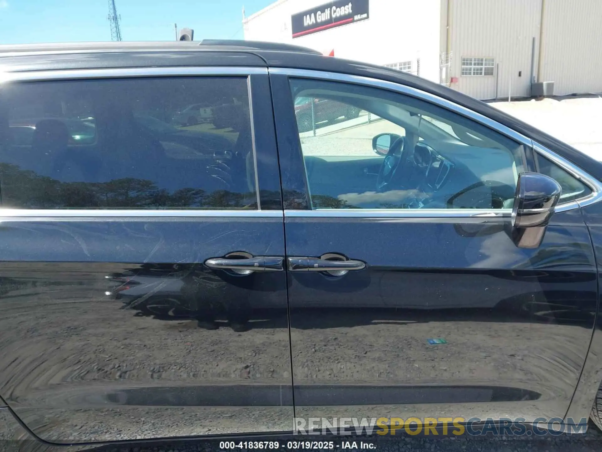 13 Photograph of a damaged car 2C4RC1BG1NR140733 CHRYSLER PACIFICA 2022