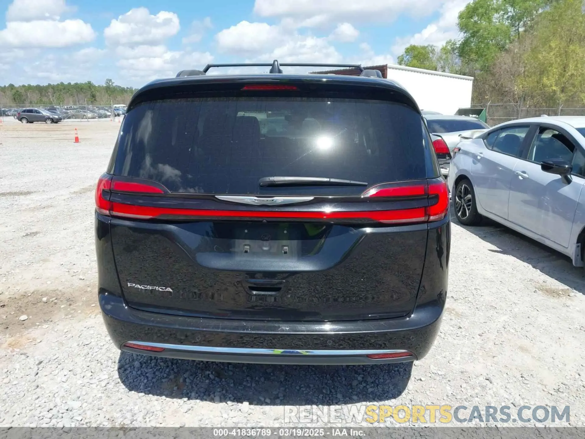 16 Photograph of a damaged car 2C4RC1BG1NR140733 CHRYSLER PACIFICA 2022