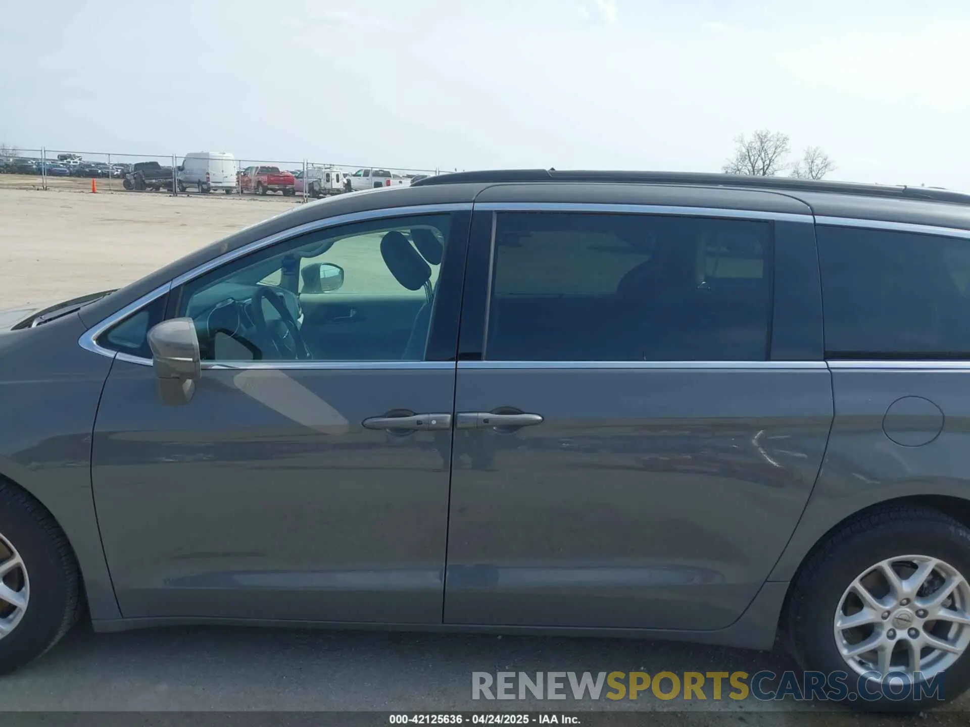 15 Photograph of a damaged car 2C4RC1BG1NR150162 CHRYSLER PACIFICA 2022