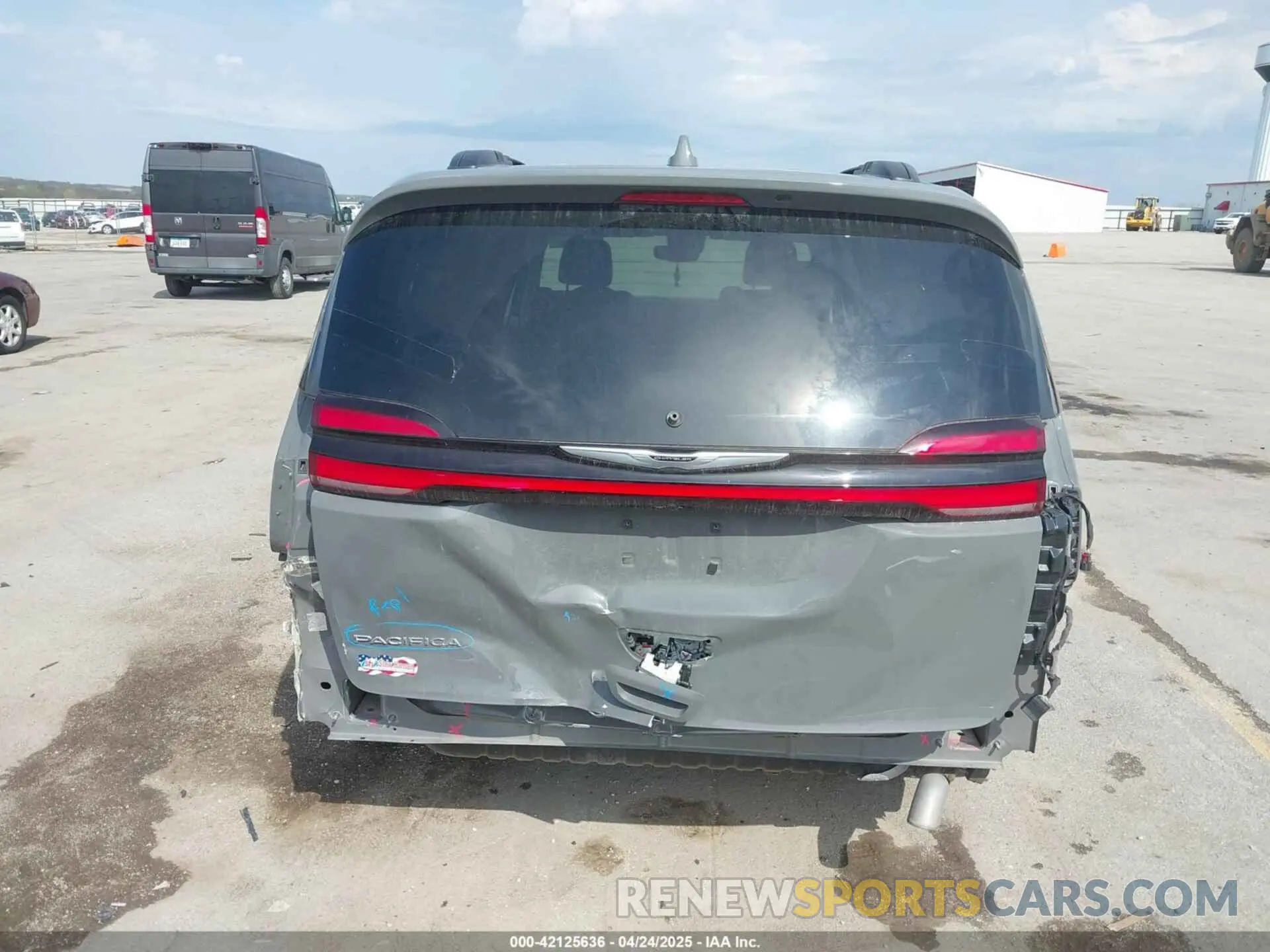 17 Photograph of a damaged car 2C4RC1BG1NR150162 CHRYSLER PACIFICA 2022