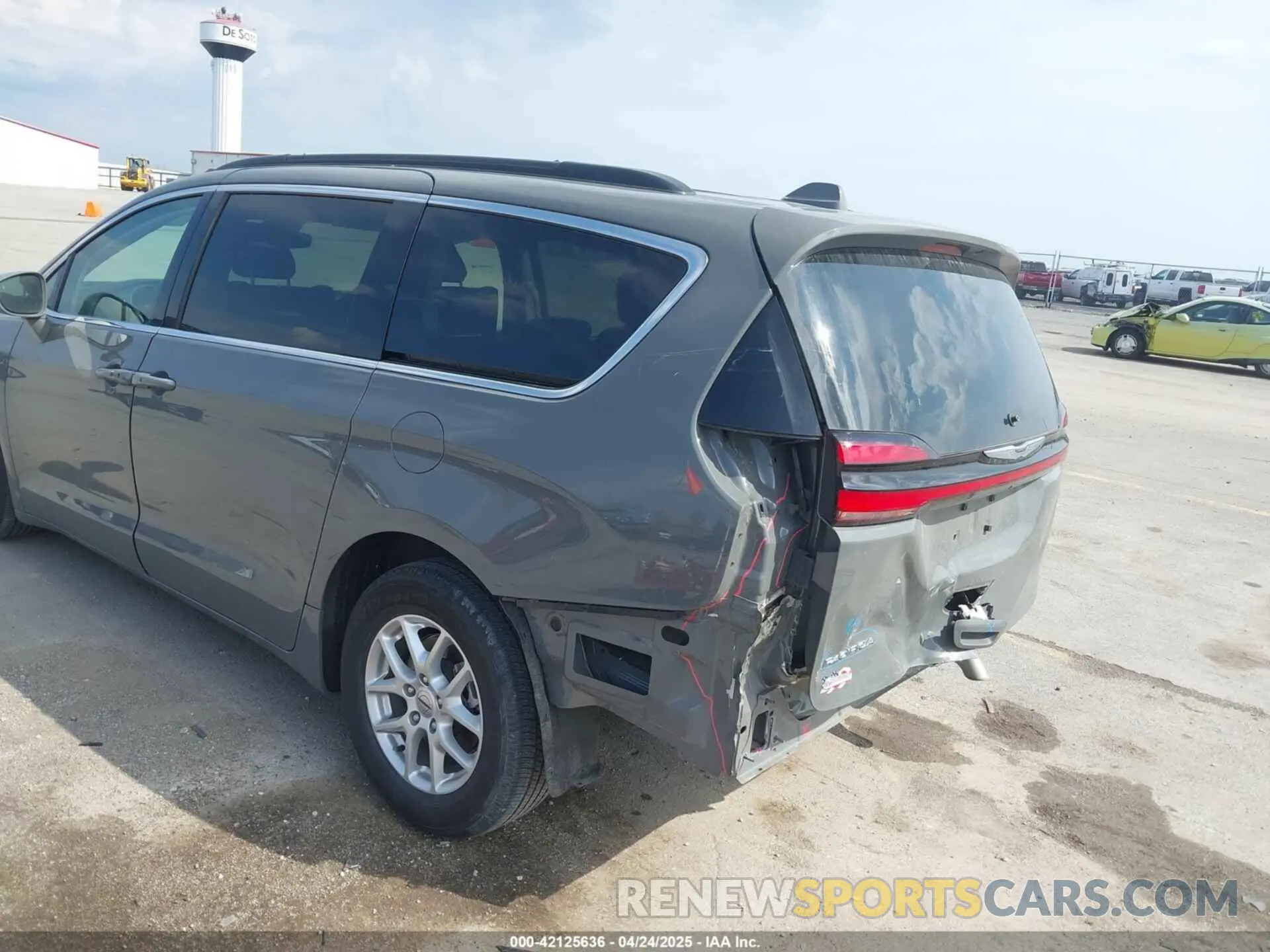 18 Photograph of a damaged car 2C4RC1BG1NR150162 CHRYSLER PACIFICA 2022