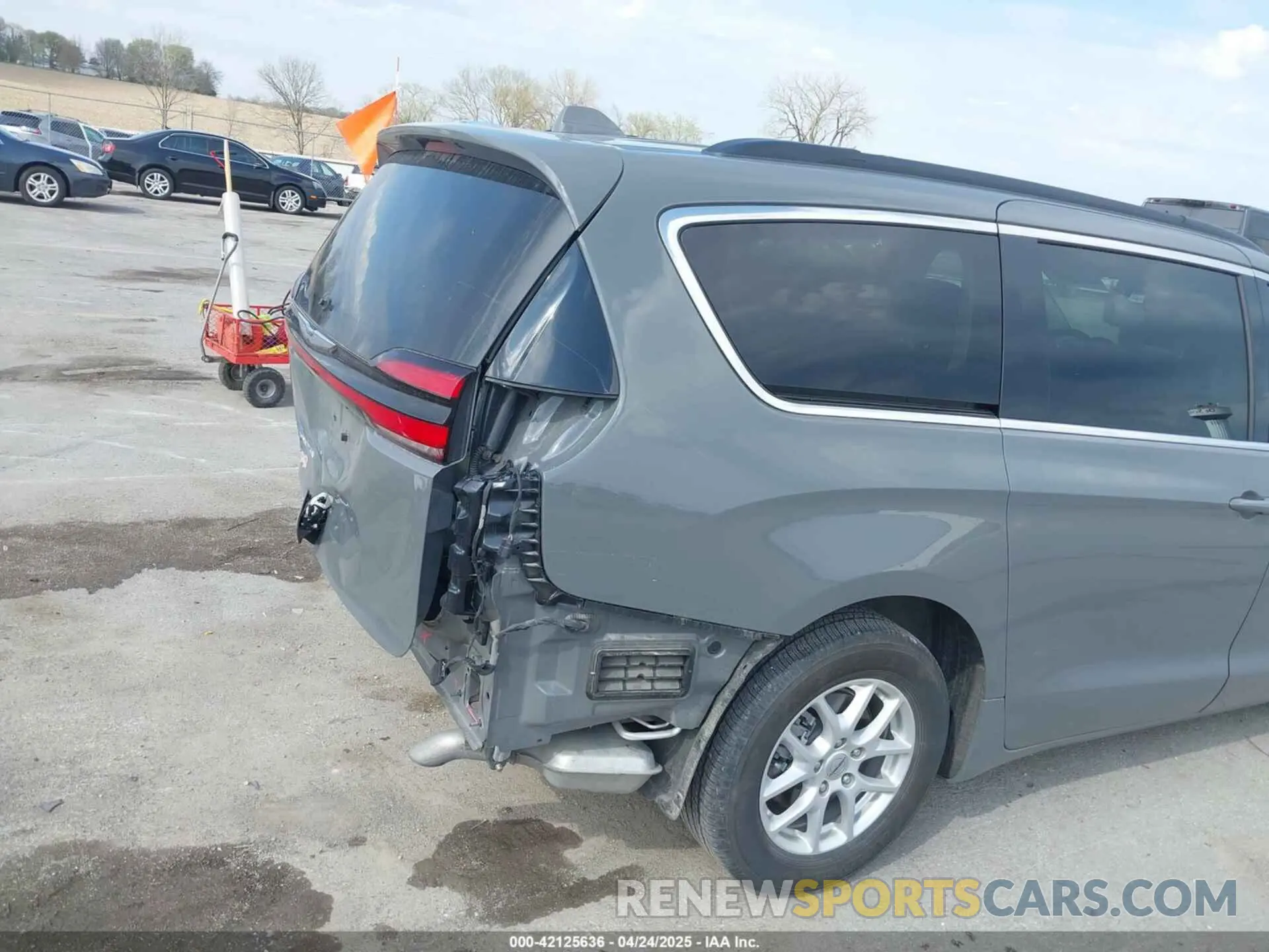 19 Photograph of a damaged car 2C4RC1BG1NR150162 CHRYSLER PACIFICA 2022