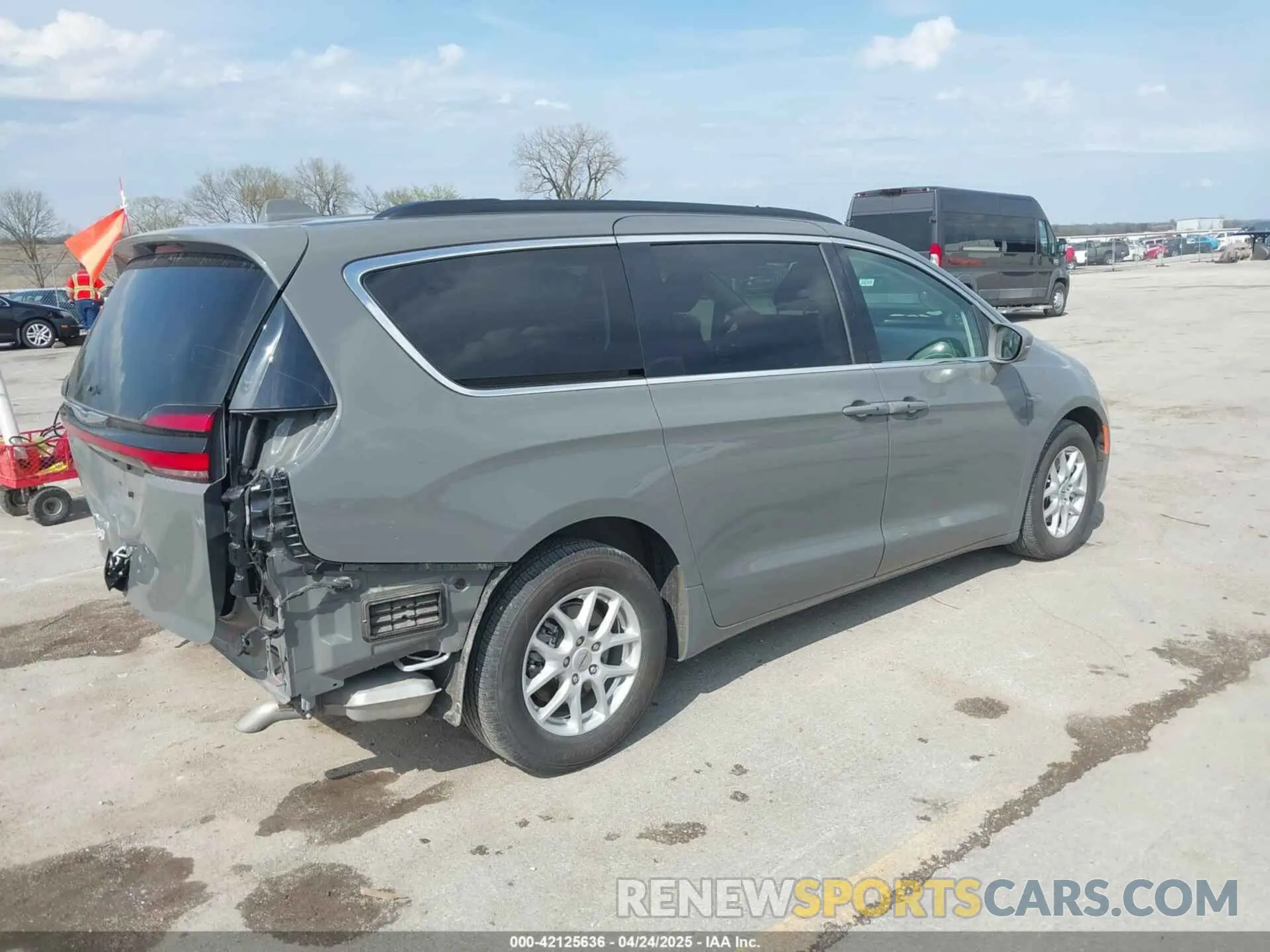 4 Photograph of a damaged car 2C4RC1BG1NR150162 CHRYSLER PACIFICA 2022