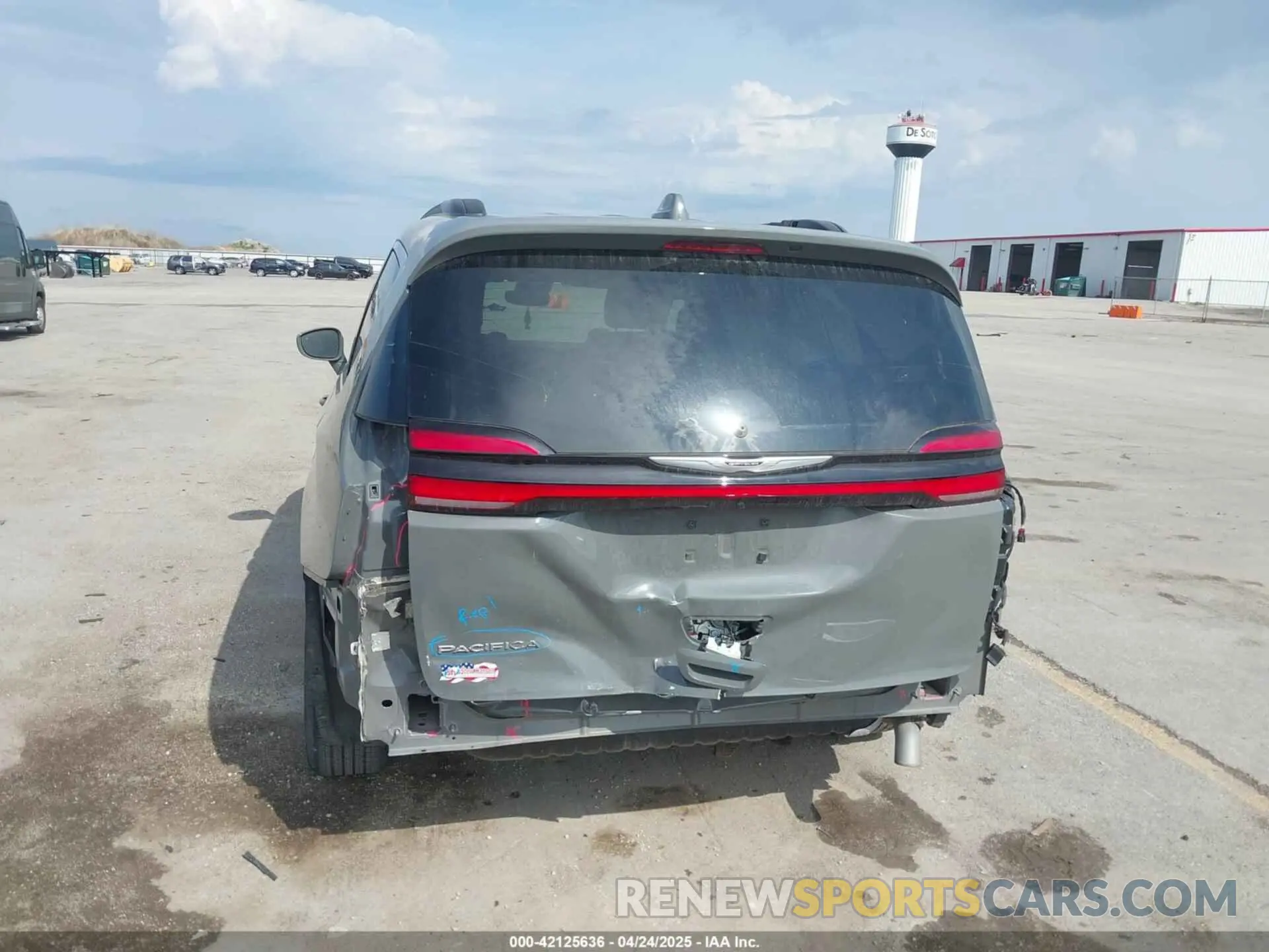 6 Photograph of a damaged car 2C4RC1BG1NR150162 CHRYSLER PACIFICA 2022