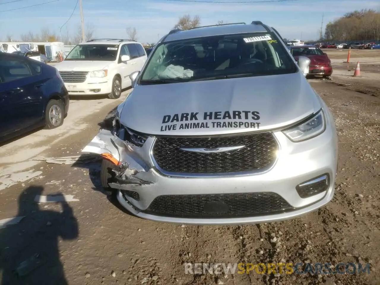 5 Photograph of a damaged car 2C4RC1BG1NR152168 CHRYSLER PACIFICA 2022