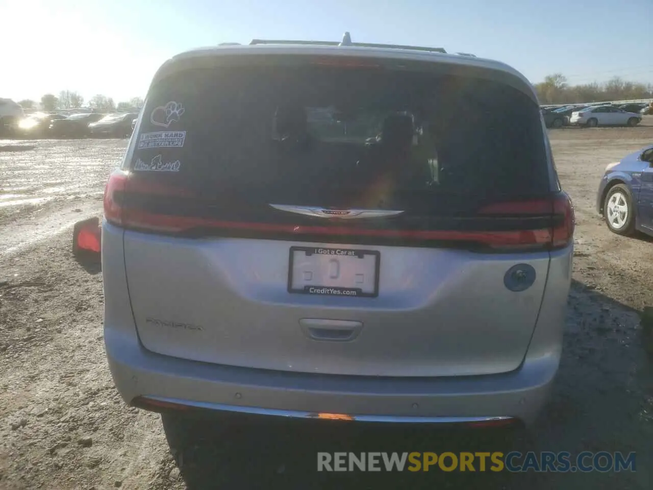 6 Photograph of a damaged car 2C4RC1BG1NR152168 CHRYSLER PACIFICA 2022