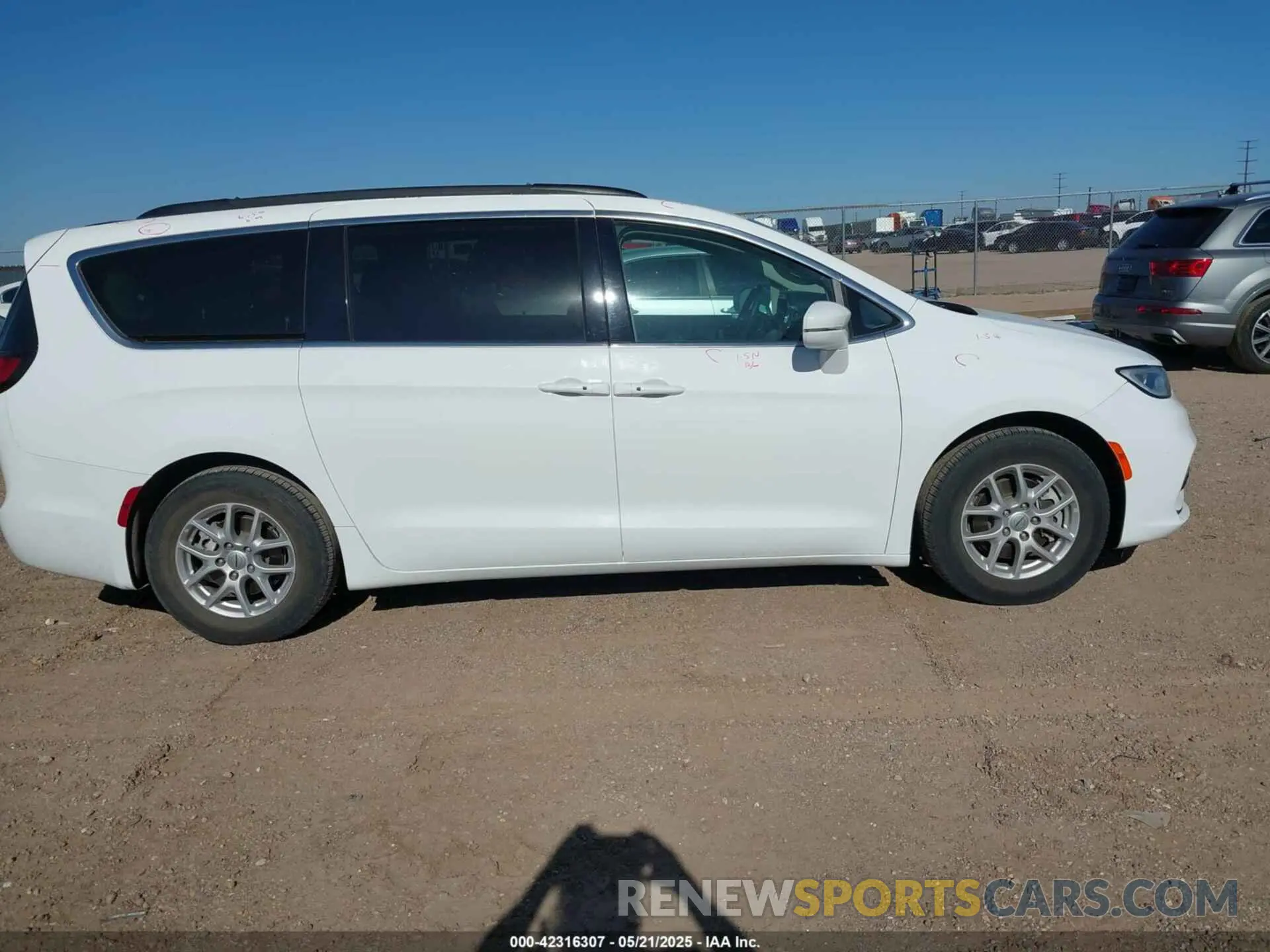 13 Photograph of a damaged car 2C4RC1BG1NR190855 CHRYSLER PACIFICA 2022