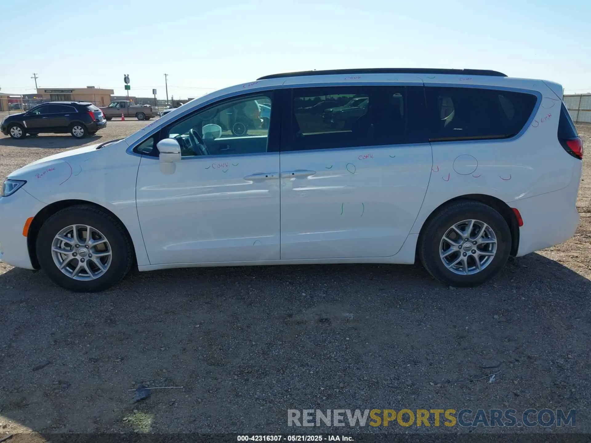 14 Photograph of a damaged car 2C4RC1BG1NR190855 CHRYSLER PACIFICA 2022