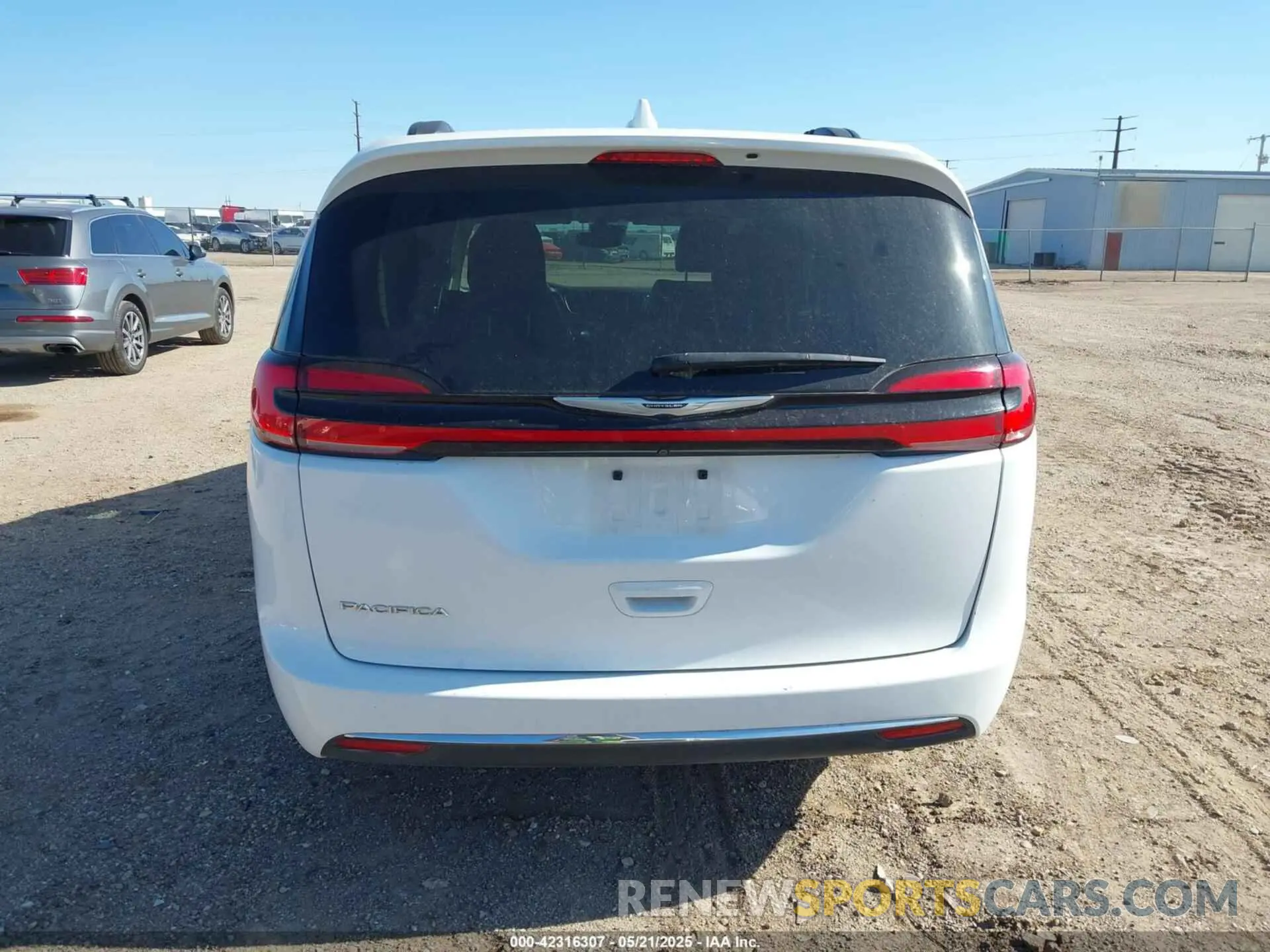 16 Photograph of a damaged car 2C4RC1BG1NR190855 CHRYSLER PACIFICA 2022