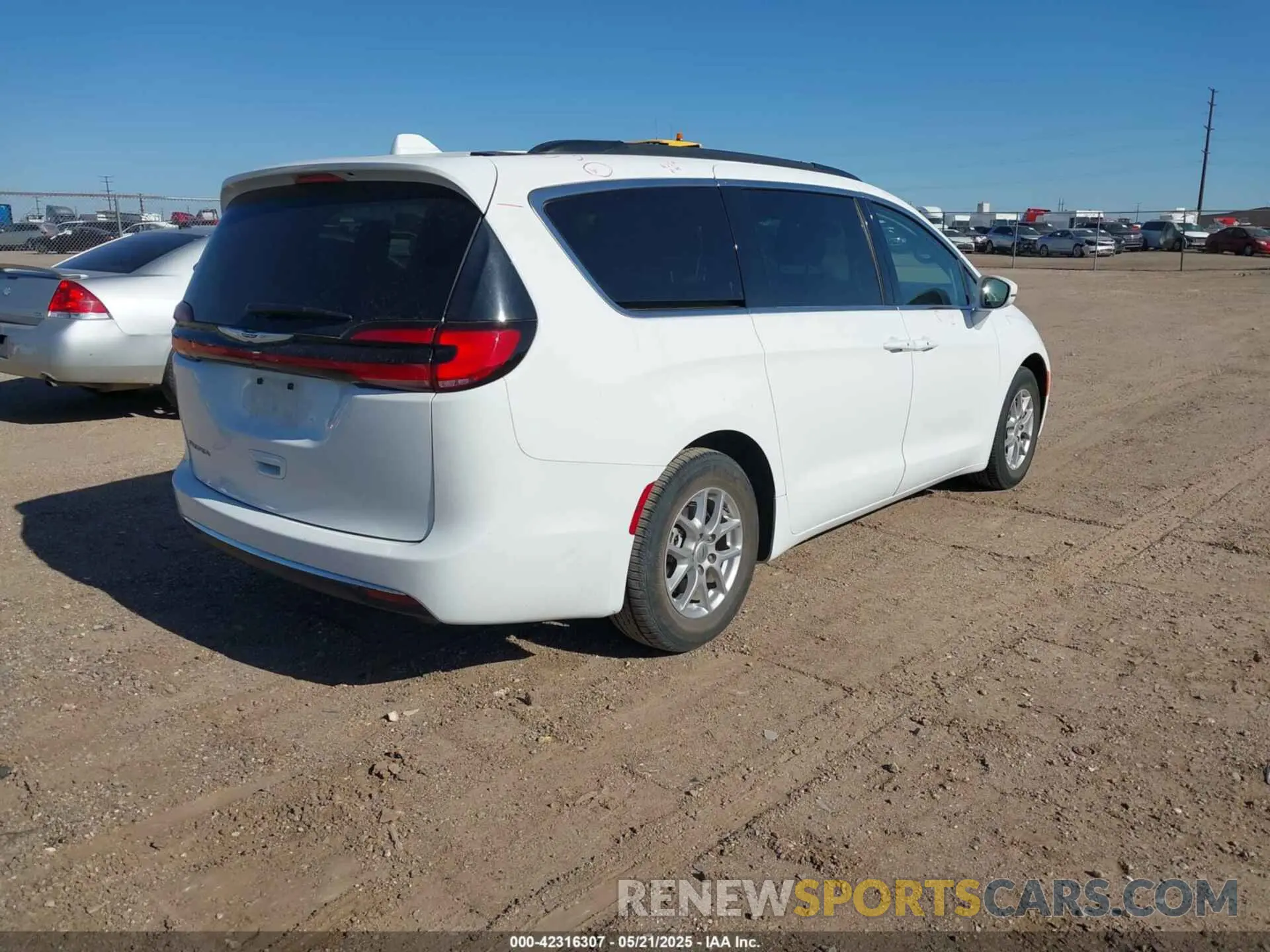 4 Photograph of a damaged car 2C4RC1BG1NR190855 CHRYSLER PACIFICA 2022