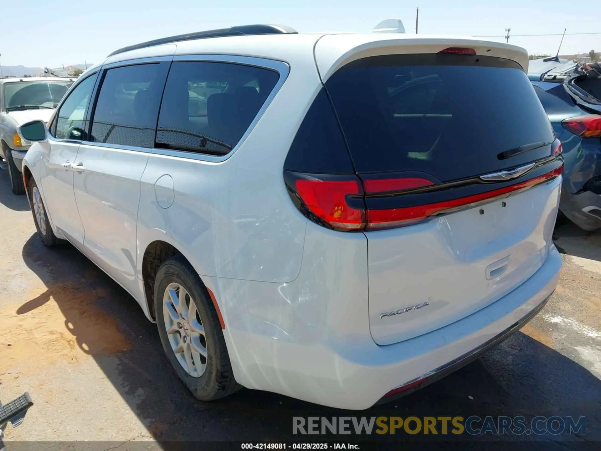3 Photograph of a damaged car 2C4RC1BG1NR191813 CHRYSLER PACIFICA 2022