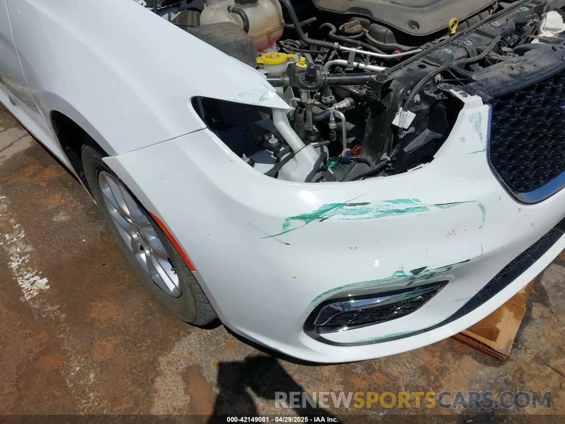 6 Photograph of a damaged car 2C4RC1BG1NR191813 CHRYSLER PACIFICA 2022