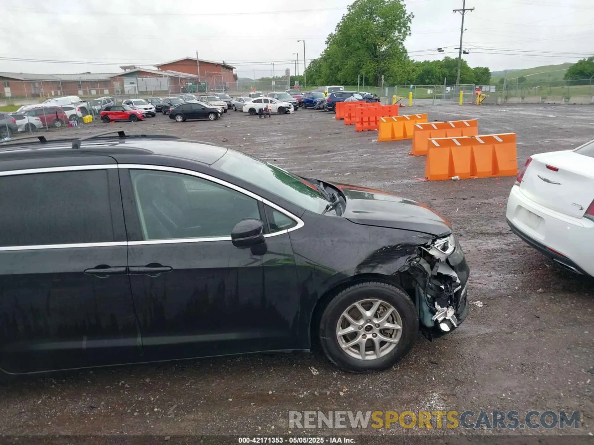13 Photograph of a damaged car 2C4RC1BG2NR112388 CHRYSLER PACIFICA 2022