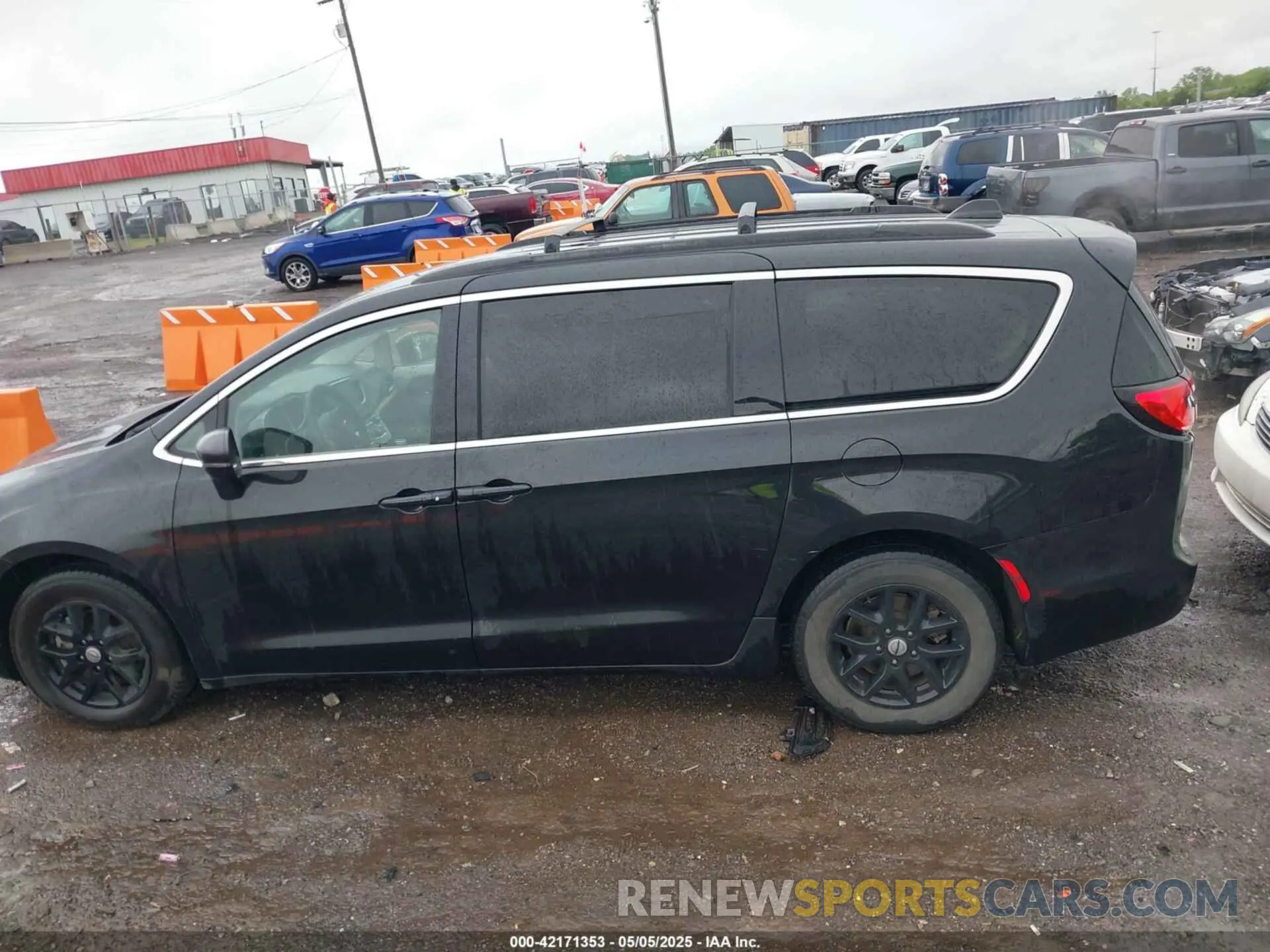 14 Photograph of a damaged car 2C4RC1BG2NR112388 CHRYSLER PACIFICA 2022