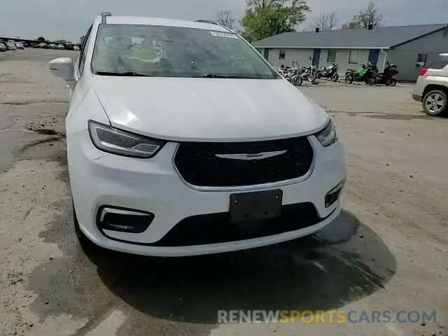 11 Photograph of a damaged car 2C4RC1BG2NR113914 CHRYSLER PACIFICA 2022