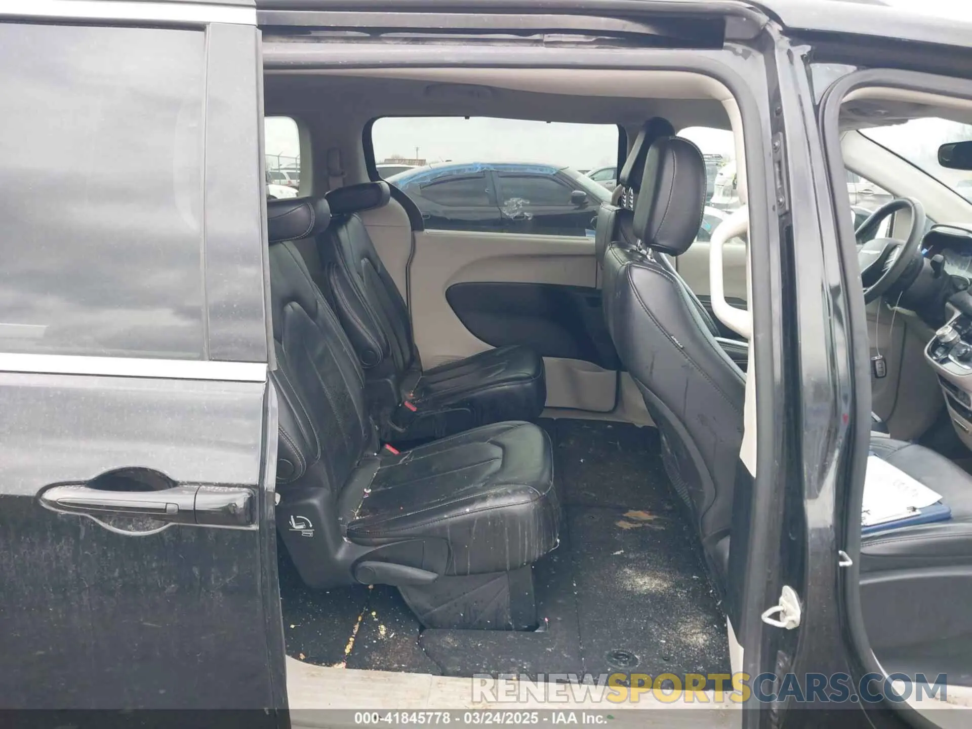 8 Photograph of a damaged car 2C4RC1BG2NR117879 CHRYSLER PACIFICA 2022