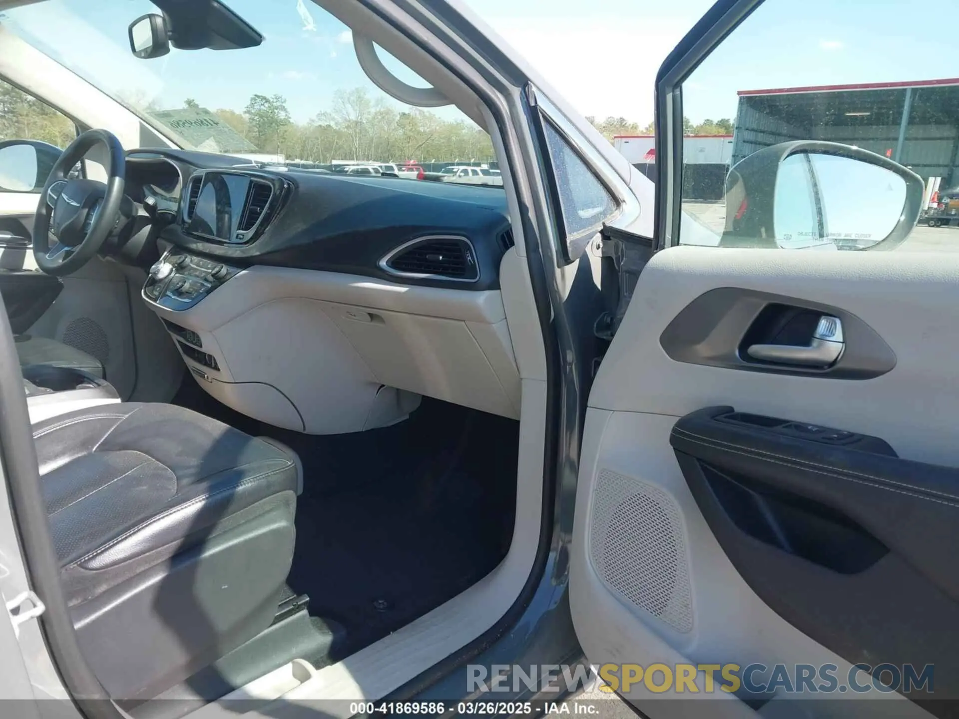 5 Photograph of a damaged car 2C4RC1BG2NR118014 CHRYSLER PACIFICA 2022