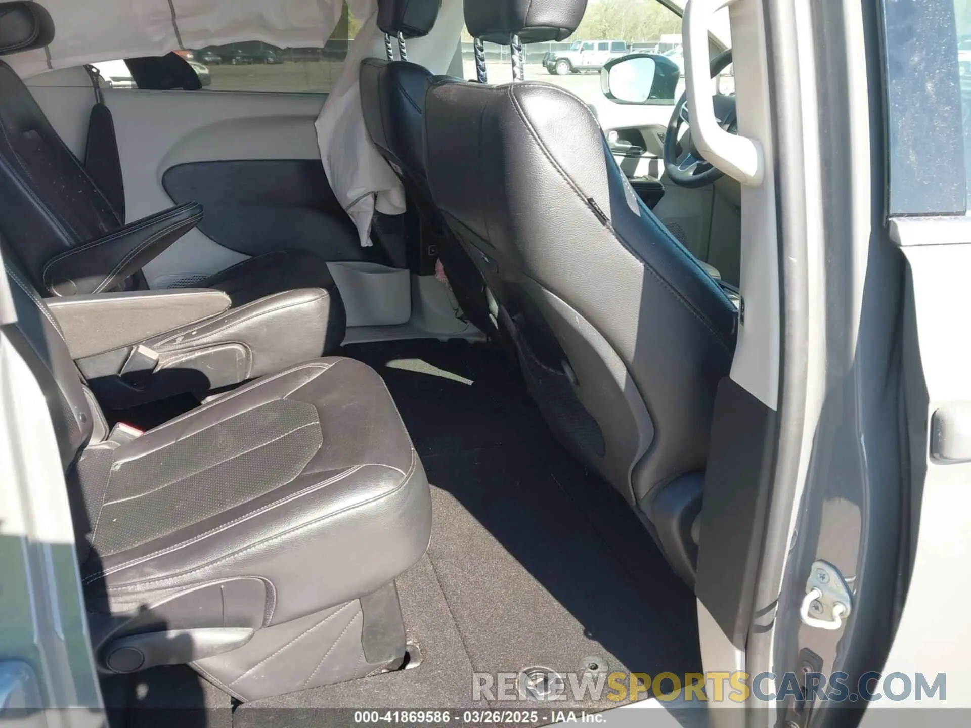 8 Photograph of a damaged car 2C4RC1BG2NR118014 CHRYSLER PACIFICA 2022