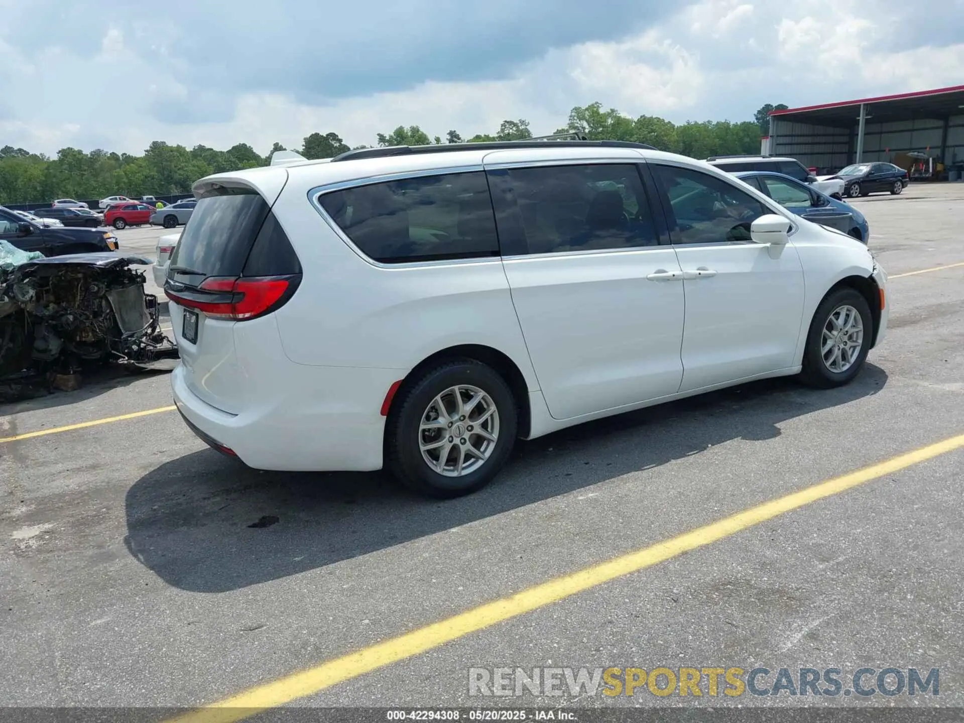 4 Photograph of a damaged car 2C4RC1BG2NR169772 CHRYSLER PACIFICA 2022