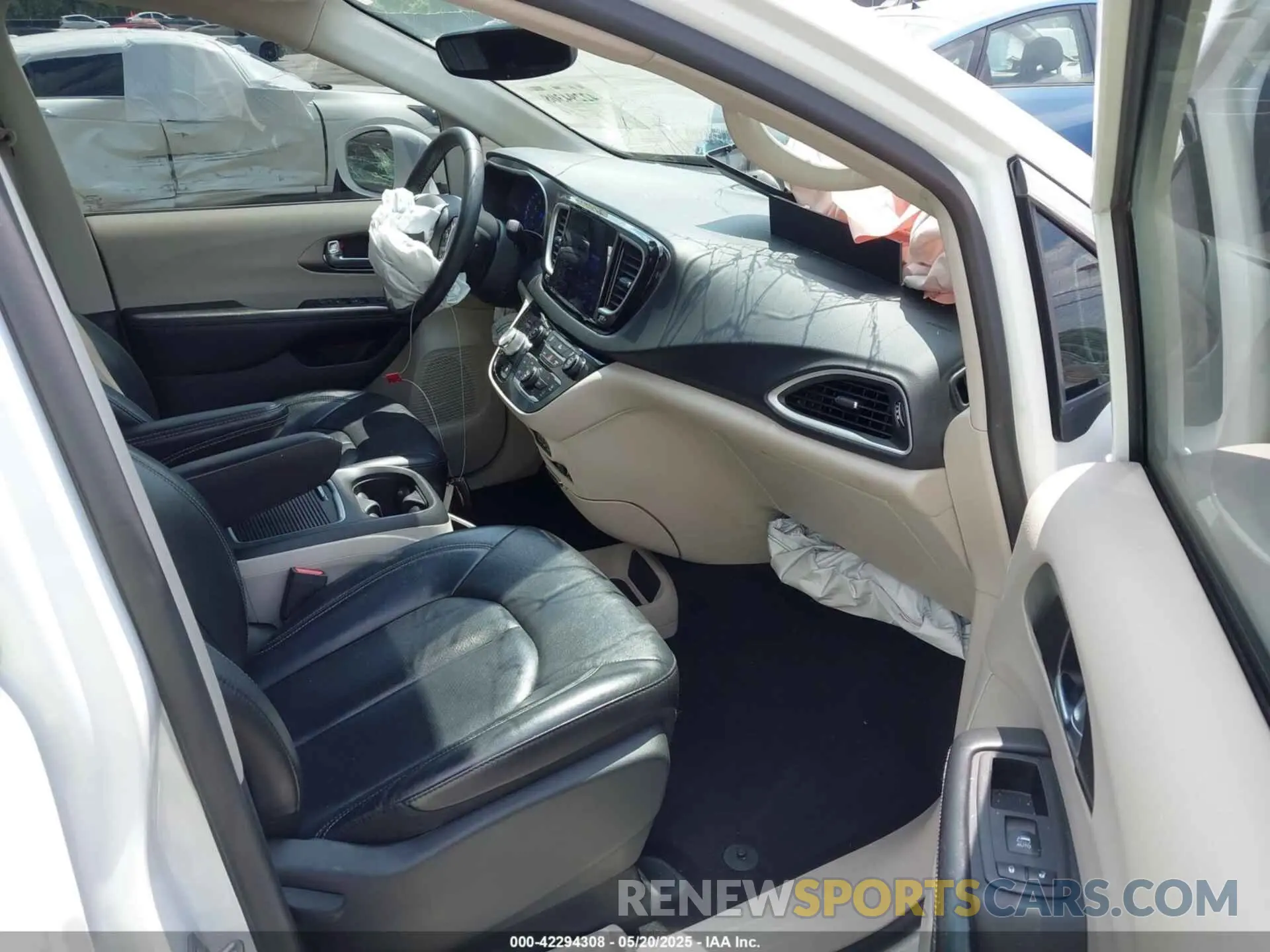 5 Photograph of a damaged car 2C4RC1BG2NR169772 CHRYSLER PACIFICA 2022