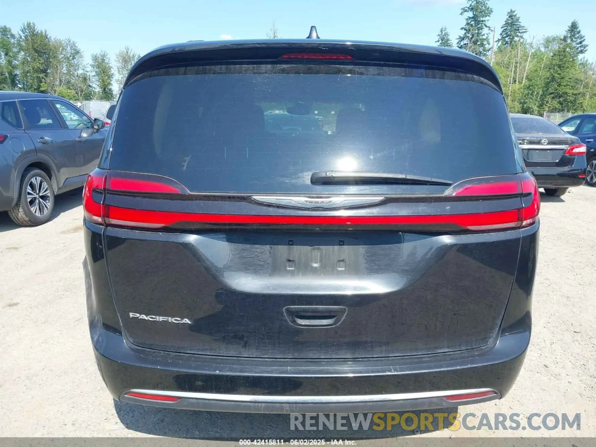 16 Photograph of a damaged car 2C4RC1BG2NR198527 CHRYSLER PACIFICA 2022