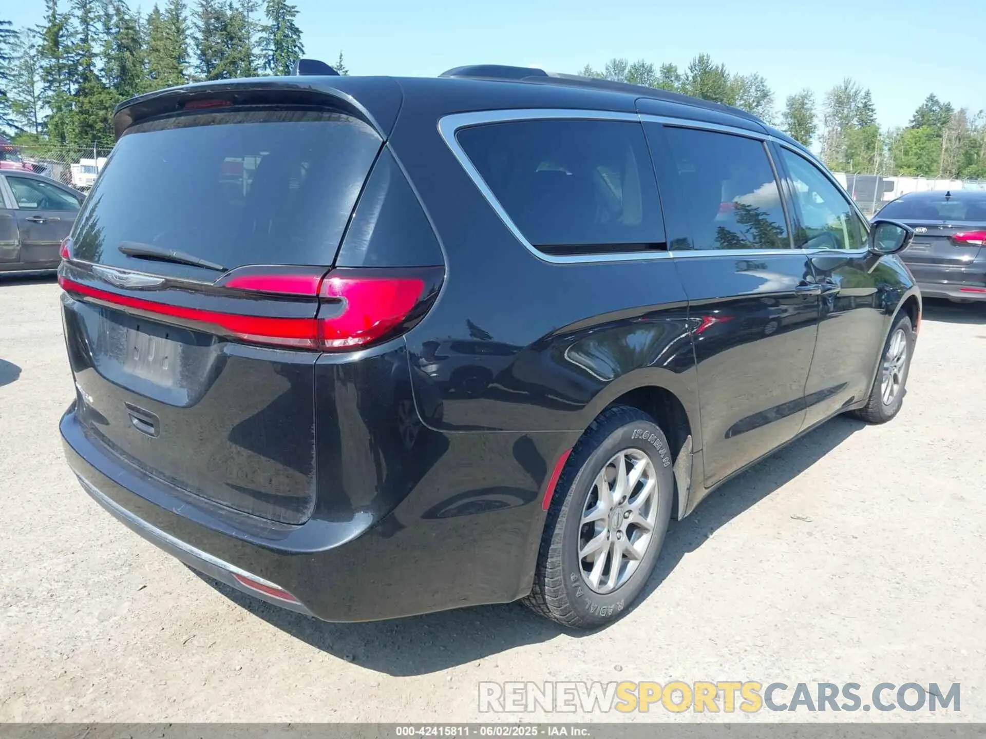 4 Photograph of a damaged car 2C4RC1BG2NR198527 CHRYSLER PACIFICA 2022