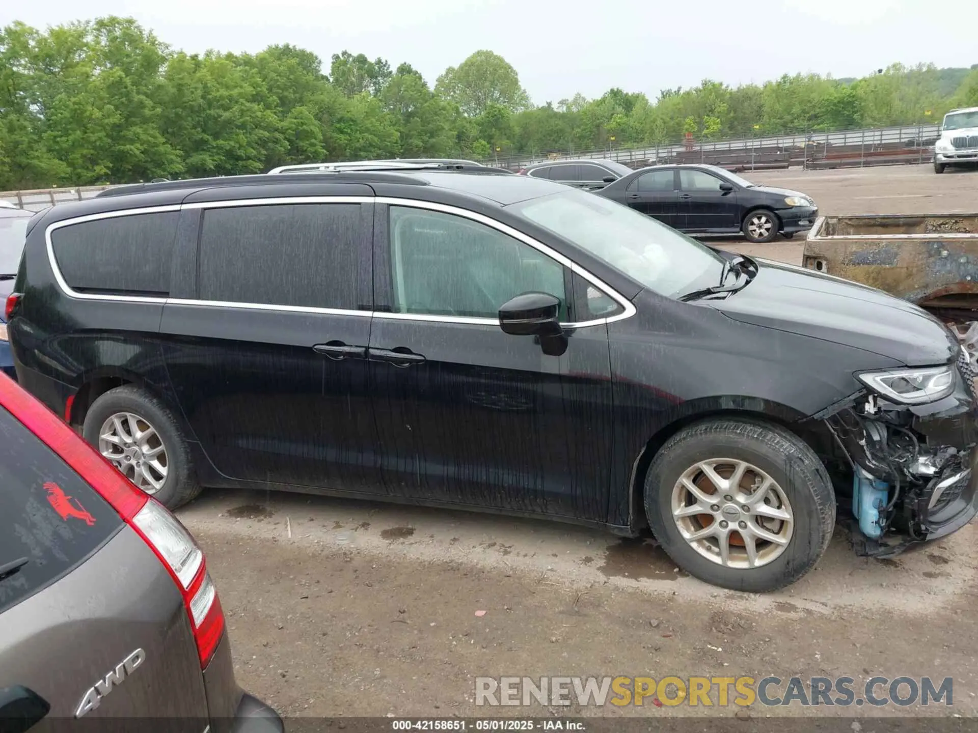 13 Photograph of a damaged car 2C4RC1BG3NR106311 CHRYSLER PACIFICA 2022