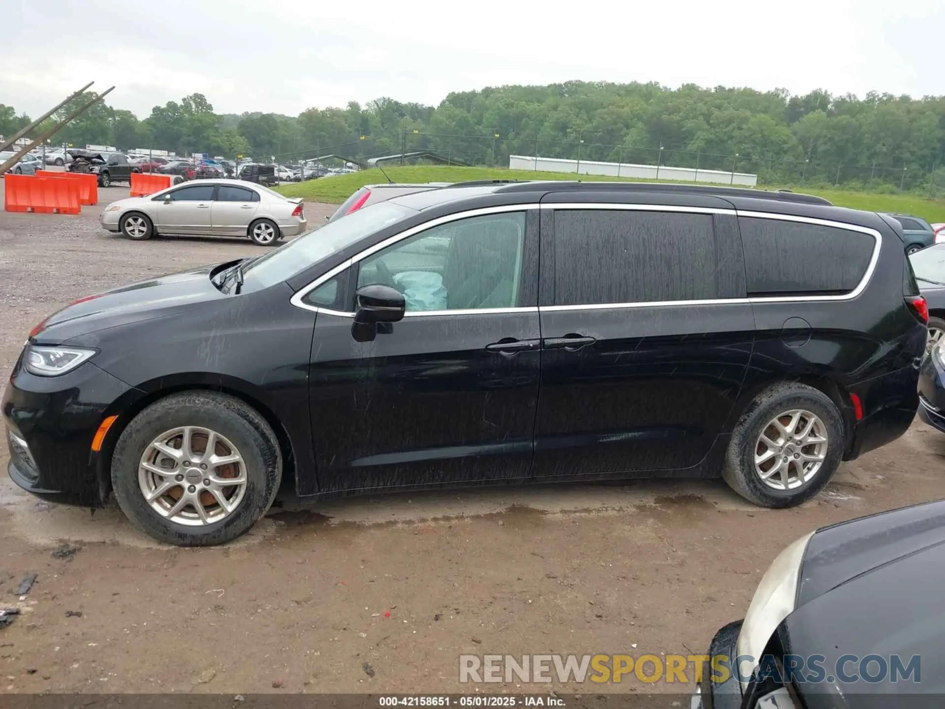 14 Photograph of a damaged car 2C4RC1BG3NR106311 CHRYSLER PACIFICA 2022