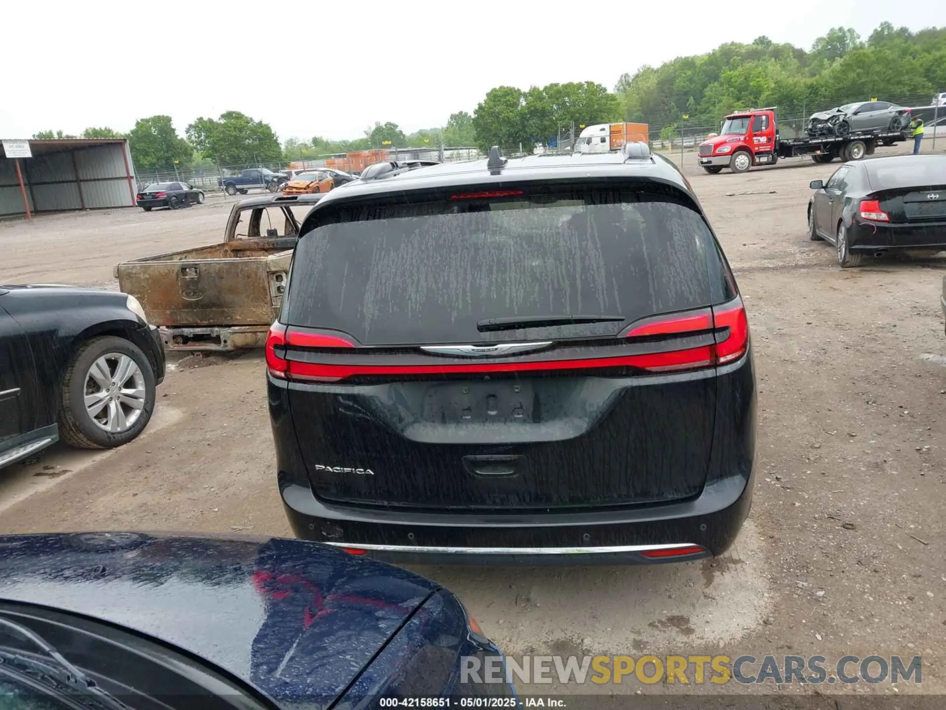 16 Photograph of a damaged car 2C4RC1BG3NR106311 CHRYSLER PACIFICA 2022