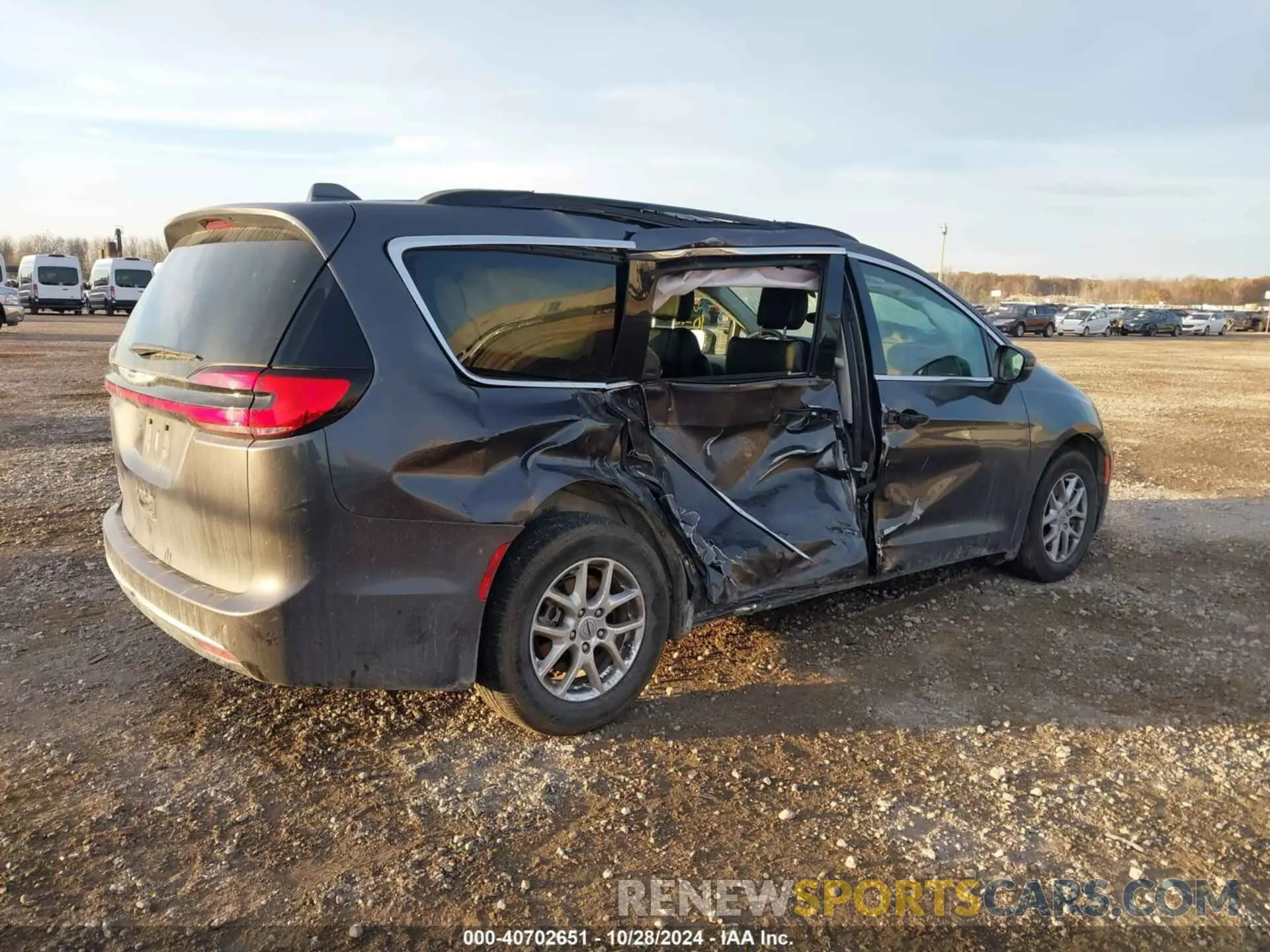 4 Photograph of a damaged car 2C4RC1BG3NR106566 CHRYSLER PACIFICA 2022