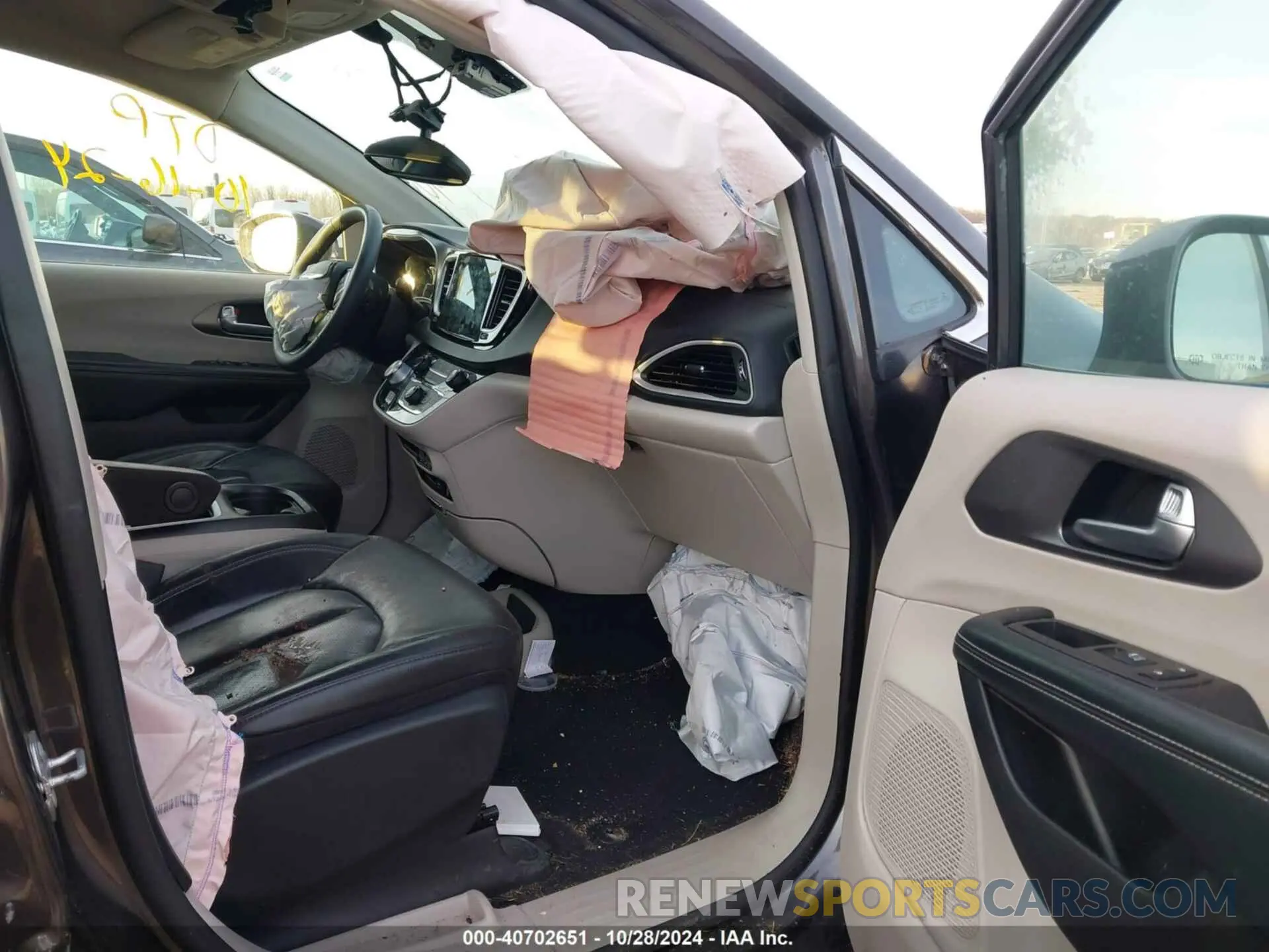 5 Photograph of a damaged car 2C4RC1BG3NR106566 CHRYSLER PACIFICA 2022