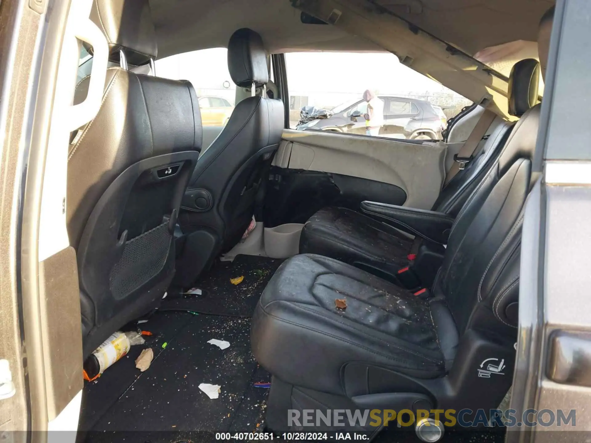 8 Photograph of a damaged car 2C4RC1BG3NR106566 CHRYSLER PACIFICA 2022