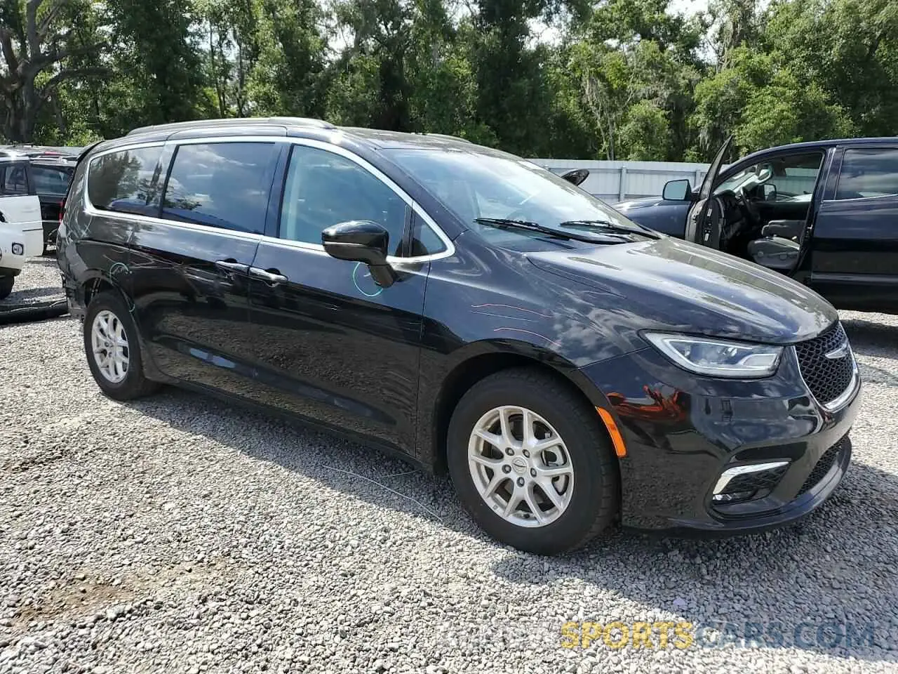 4 Photograph of a damaged car 2C4RC1BG3NR116904 CHRYSLER PACIFICA 2022