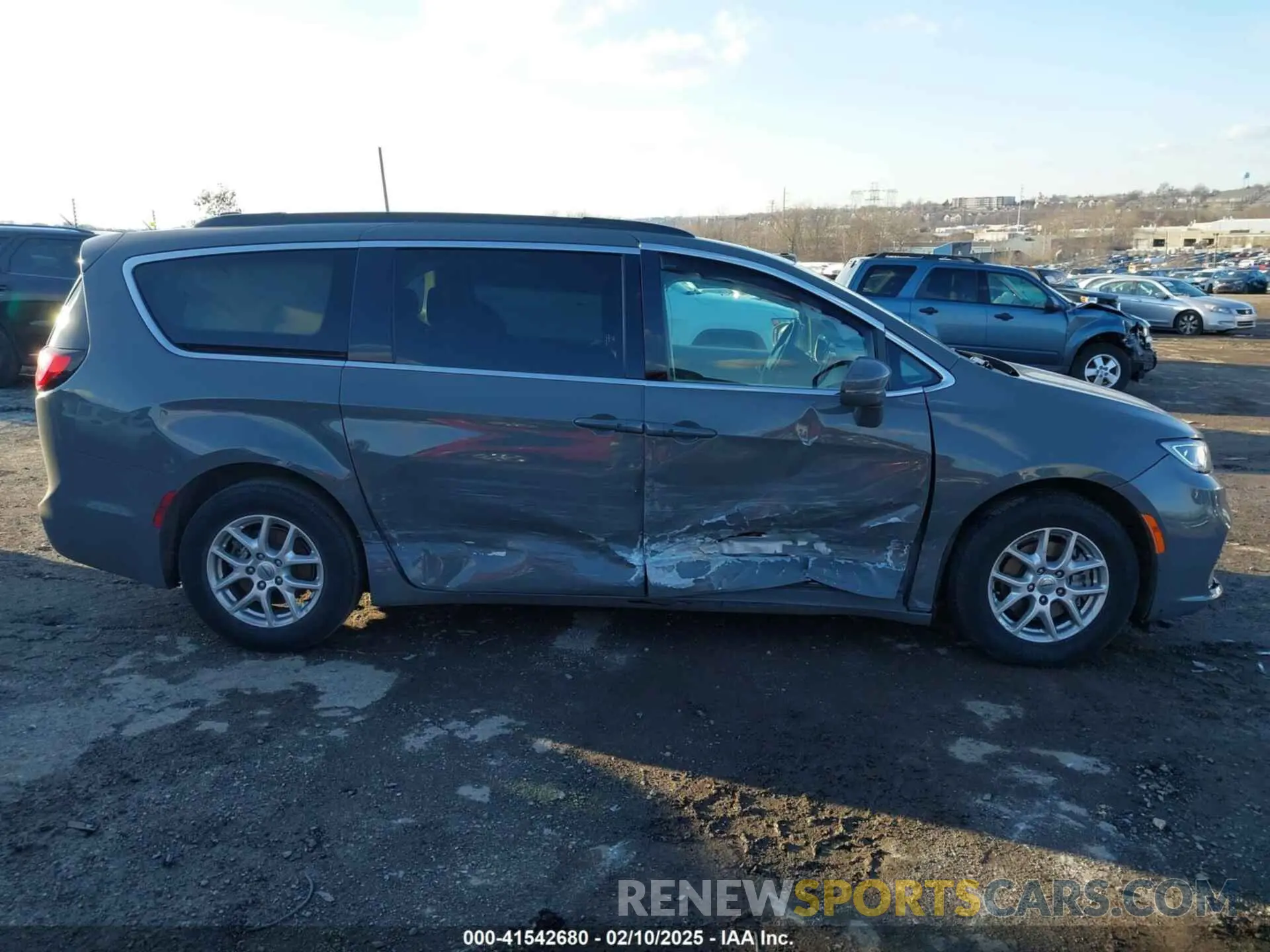 14 Photograph of a damaged car 2C4RC1BG3NR117213 CHRYSLER PACIFICA 2022