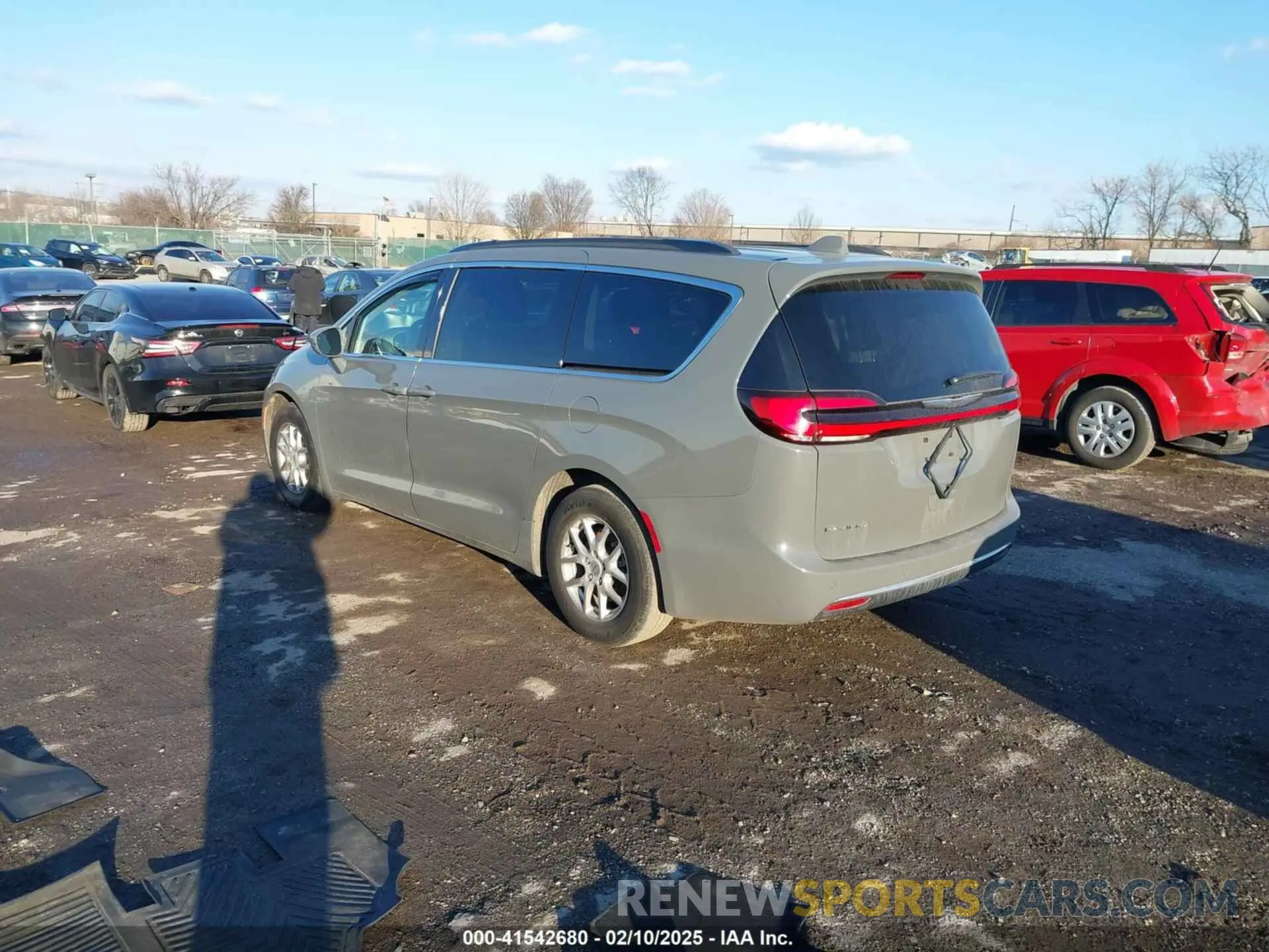 3 Photograph of a damaged car 2C4RC1BG3NR117213 CHRYSLER PACIFICA 2022