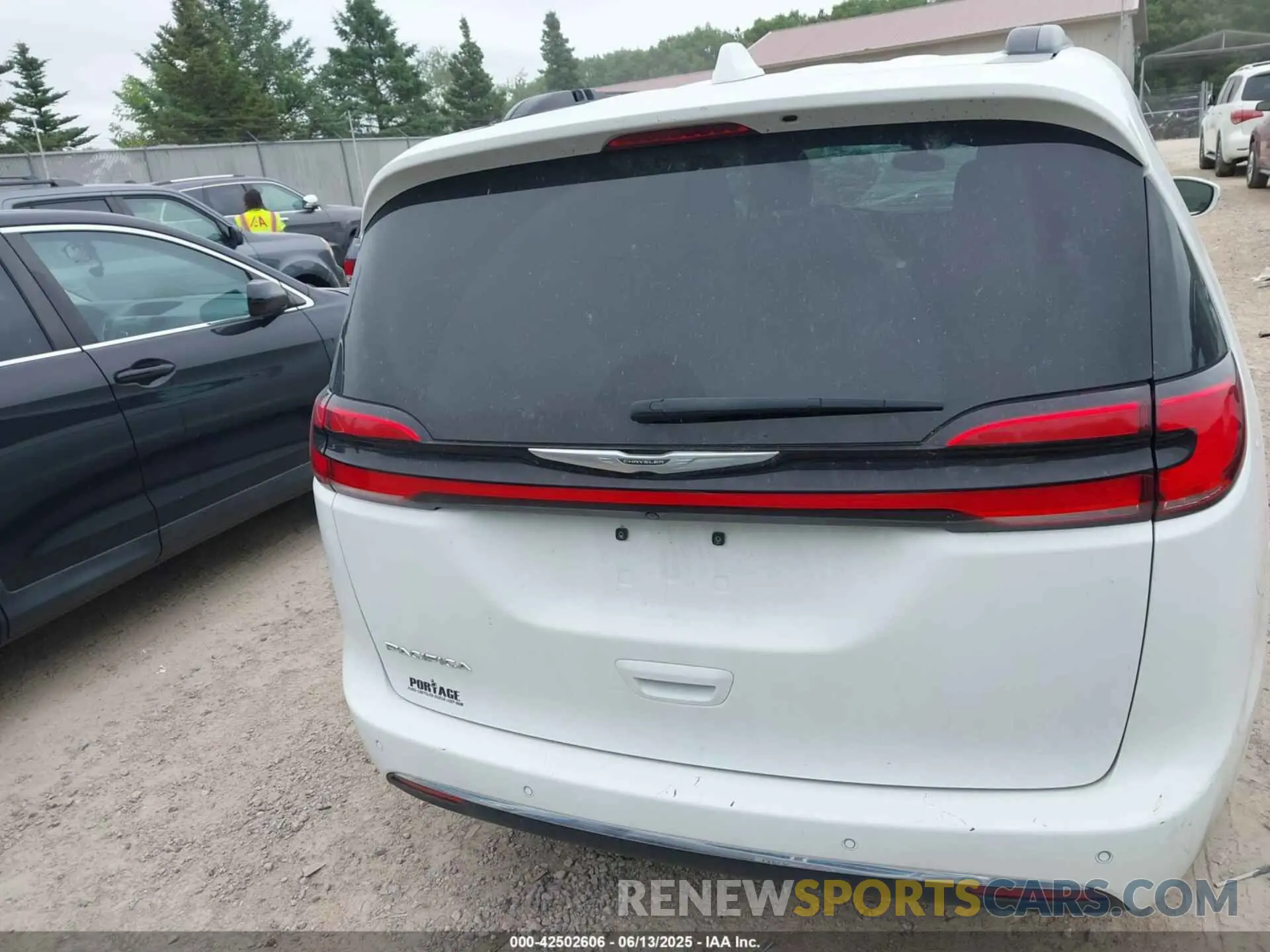 16 Photograph of a damaged car 2C4RC1BG3NR117731 CHRYSLER PACIFICA 2022