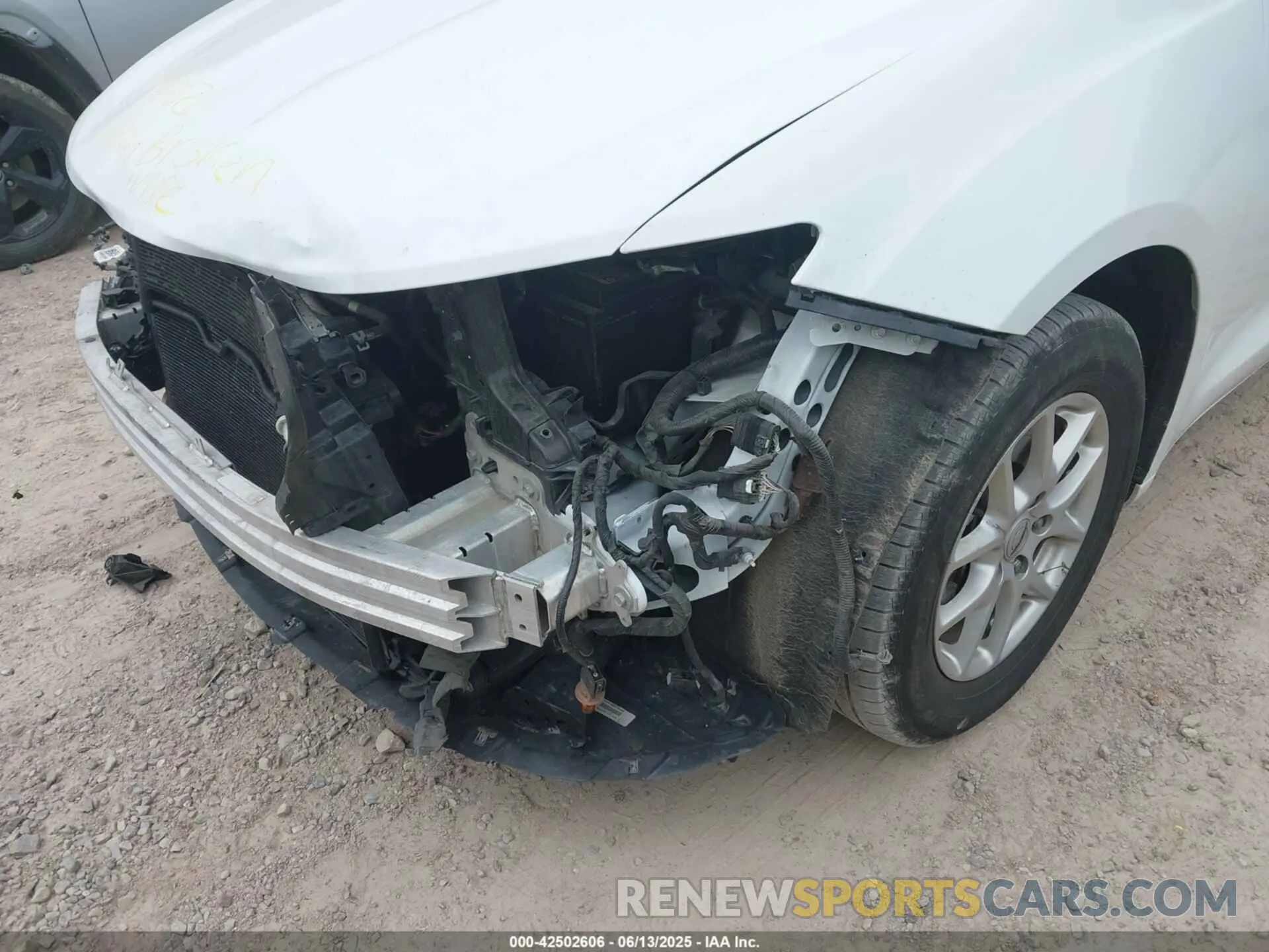 17 Photograph of a damaged car 2C4RC1BG3NR117731 CHRYSLER PACIFICA 2022