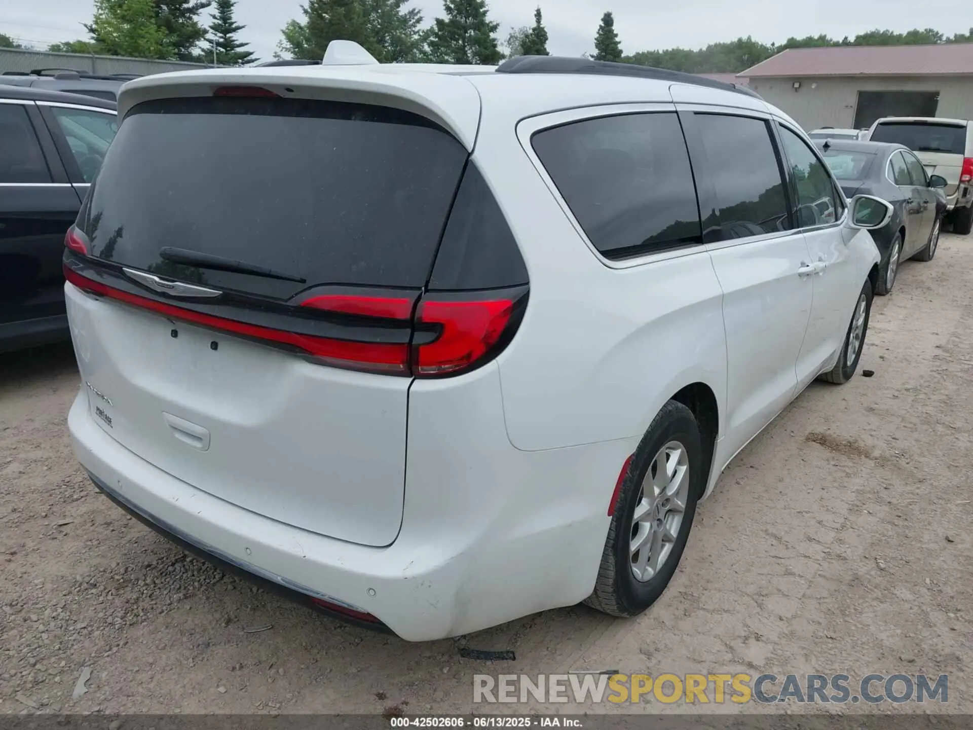 4 Photograph of a damaged car 2C4RC1BG3NR117731 CHRYSLER PACIFICA 2022