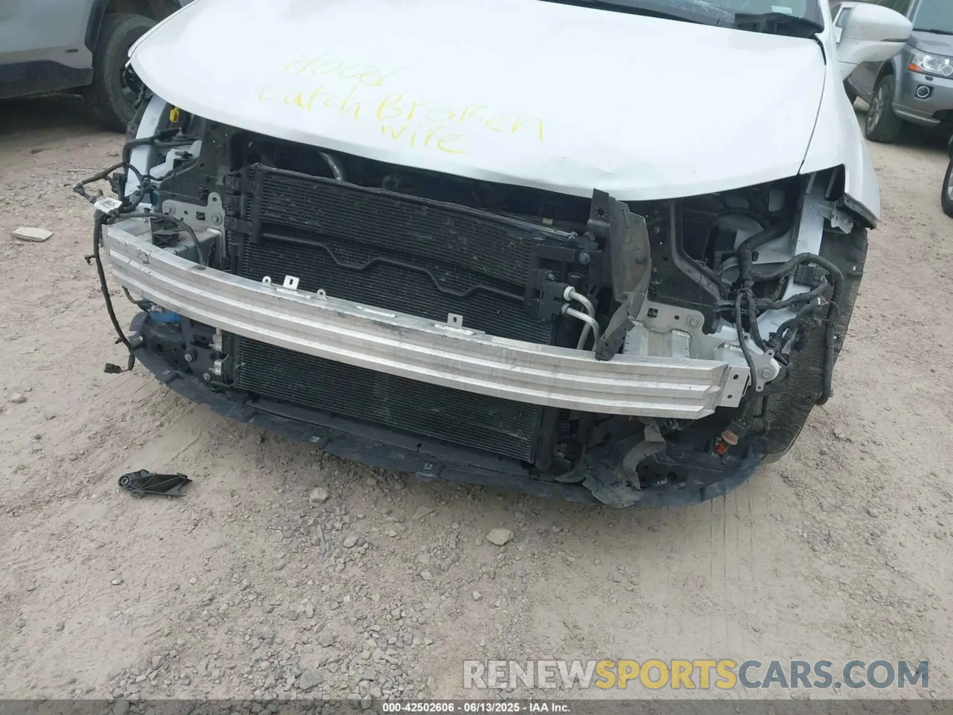 6 Photograph of a damaged car 2C4RC1BG3NR117731 CHRYSLER PACIFICA 2022