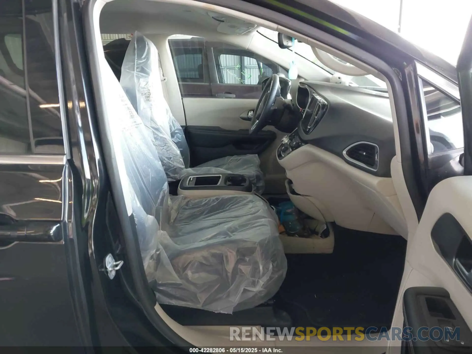 5 Photograph of a damaged car 2C4RC1BG3NR142192 CHRYSLER PACIFICA 2022