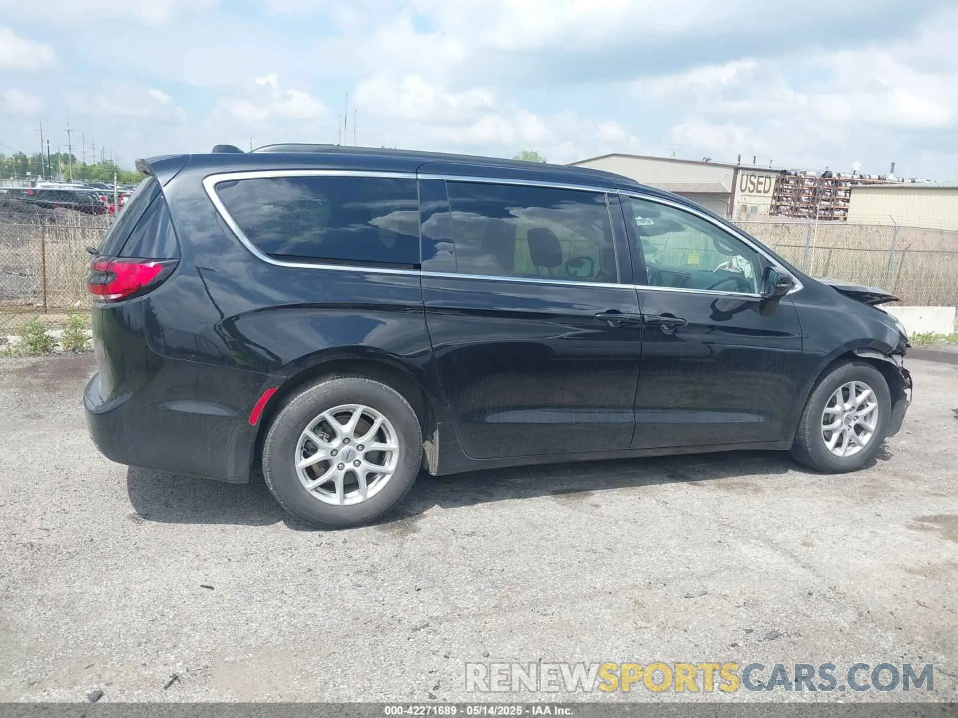 13 Photograph of a damaged car 2C4RC1BG3NR146081 CHRYSLER PACIFICA 2022