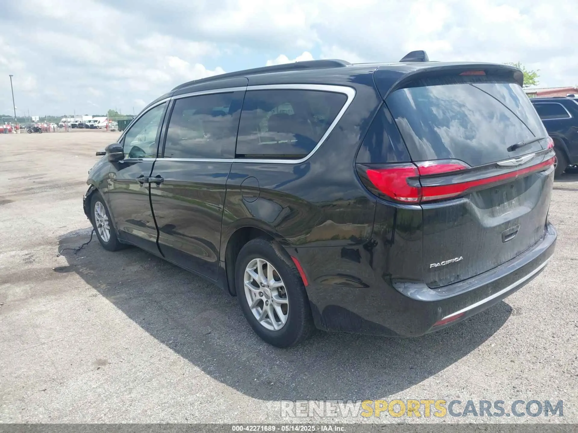 3 Photograph of a damaged car 2C4RC1BG3NR146081 CHRYSLER PACIFICA 2022