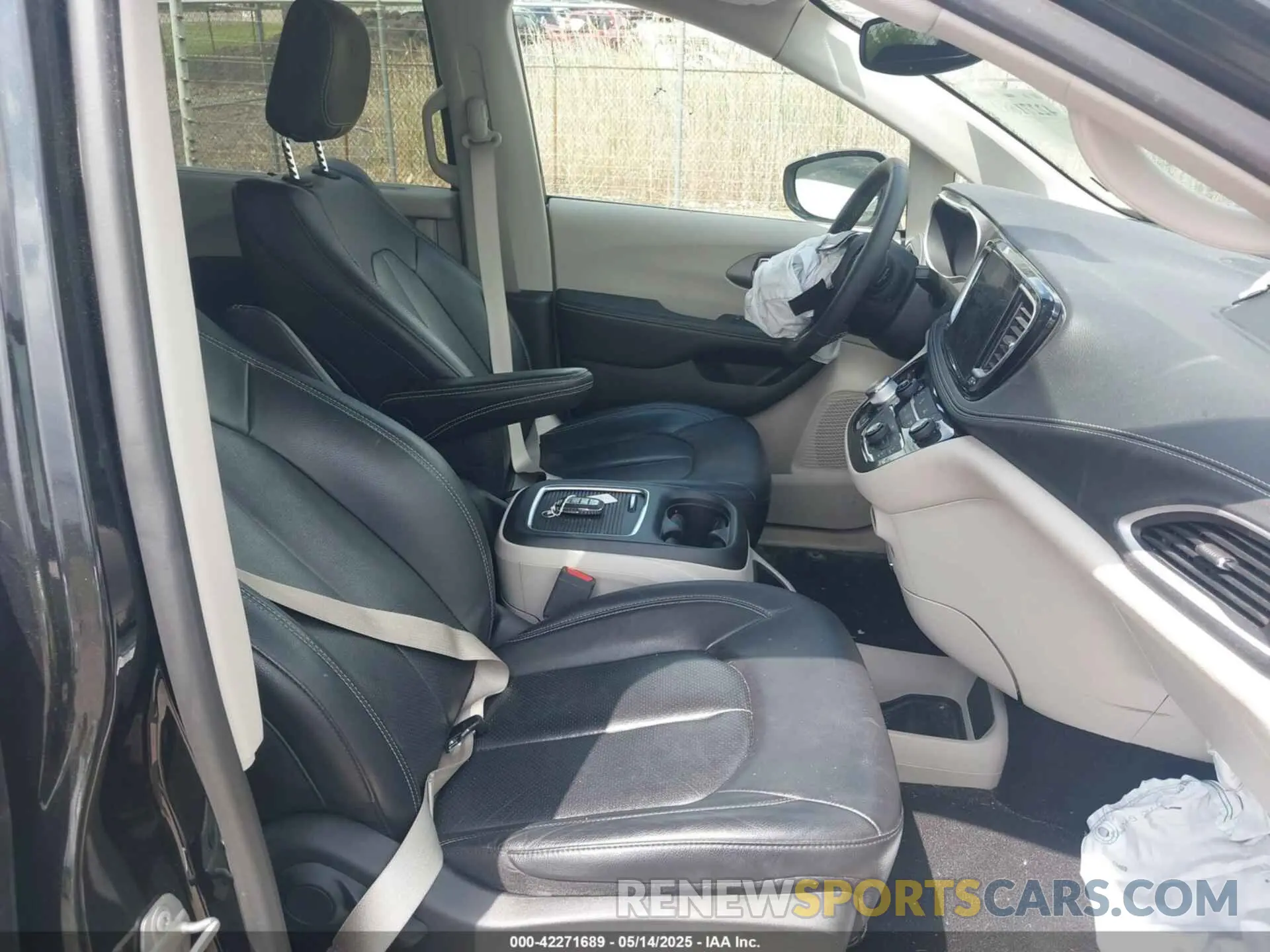 5 Photograph of a damaged car 2C4RC1BG3NR146081 CHRYSLER PACIFICA 2022