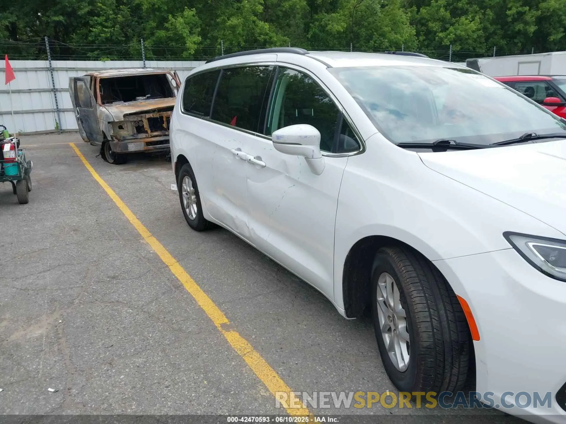 17 Photograph of a damaged car 2C4RC1BG3NR149675 CHRYSLER PACIFICA 2022