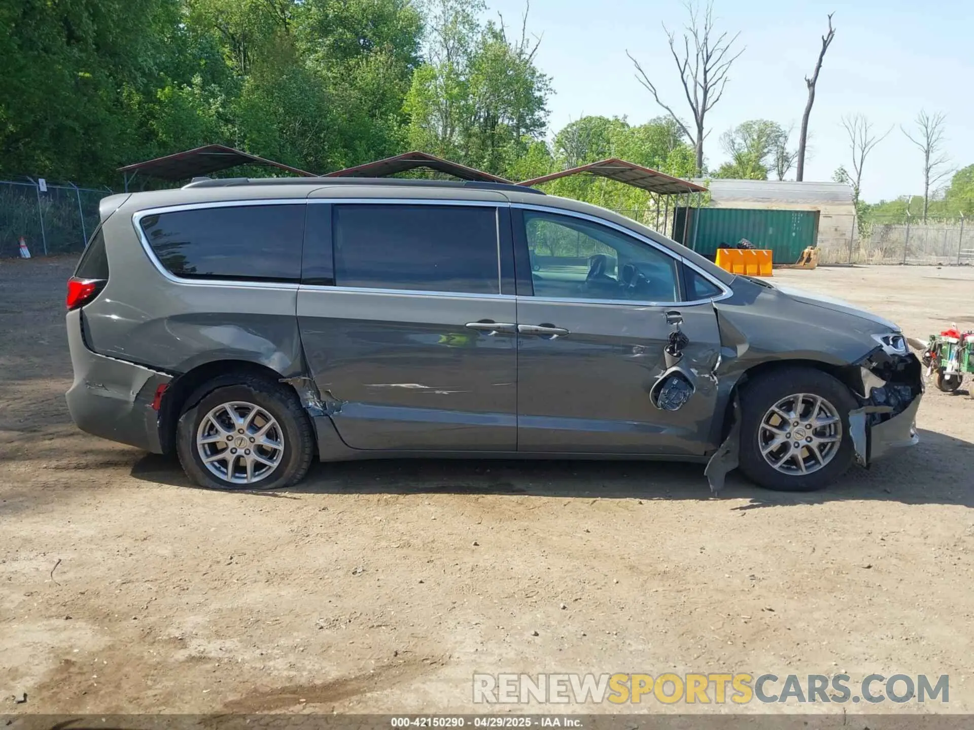 13 Photograph of a damaged car 2C4RC1BG3NR168565 CHRYSLER PACIFICA 2022