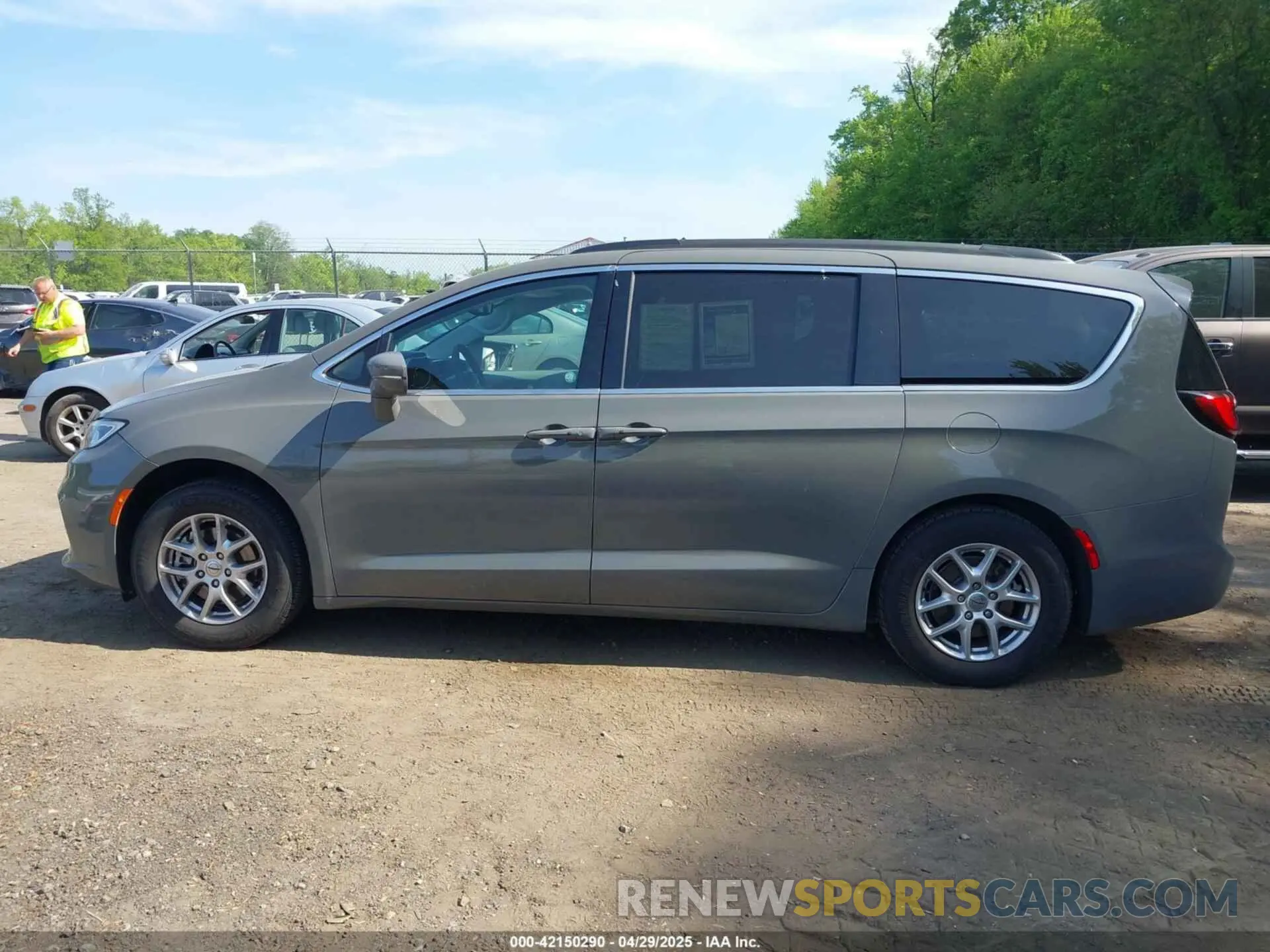 14 Photograph of a damaged car 2C4RC1BG3NR168565 CHRYSLER PACIFICA 2022