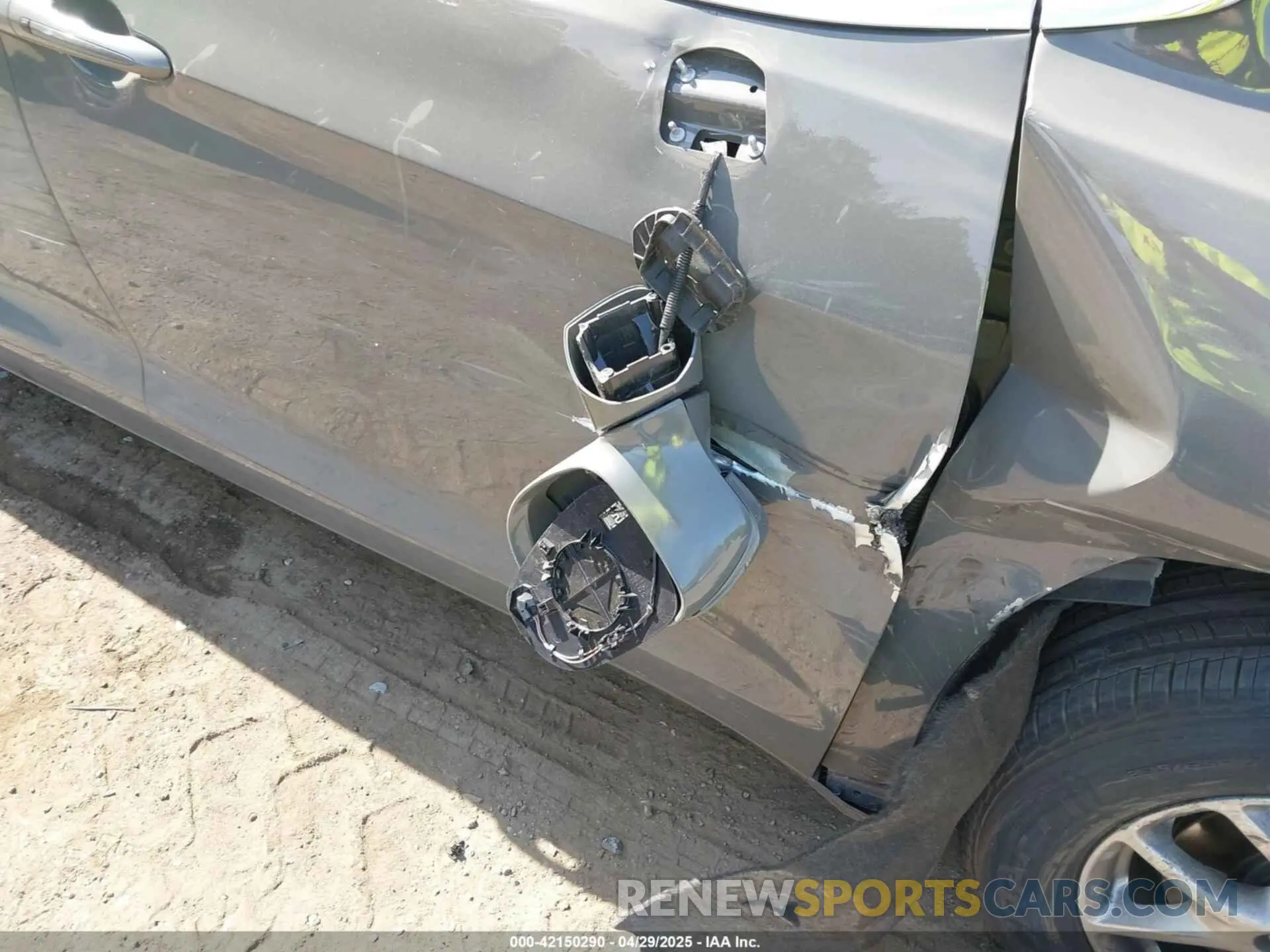 18 Photograph of a damaged car 2C4RC1BG3NR168565 CHRYSLER PACIFICA 2022